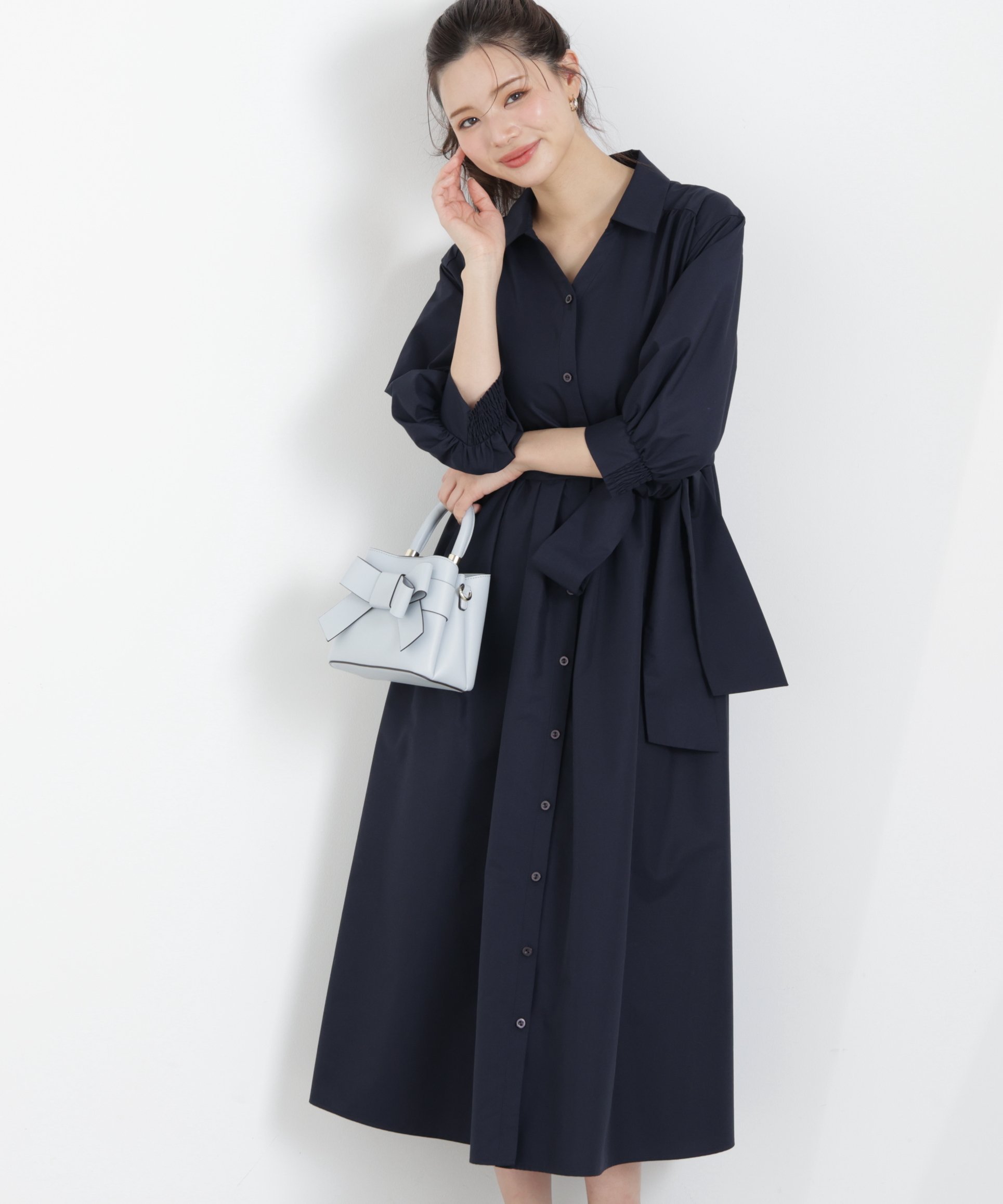 【プロポーション ボディドレッシング/PROPORTION BODY DRESSING】のリボン付きシャツワンピース 26SS インテリア・キッズ・メンズ・レディースファッション・服の通販 founy(ファウニー) 　ファッション　Fashion　レディースファッション　Fashion for Women　ワンピース　Dresses　シャツワンピース / 1枚で着映えコーデ　Shirt Dresses　2026年　2026　2026春夏・S/S　Spring/Summer 2026 SS26　シャーリング　Shirring, Ruched　リボン　Ribbon, Bow　ネイビー|ID: prp329100004981925 ipo3291000000037324561