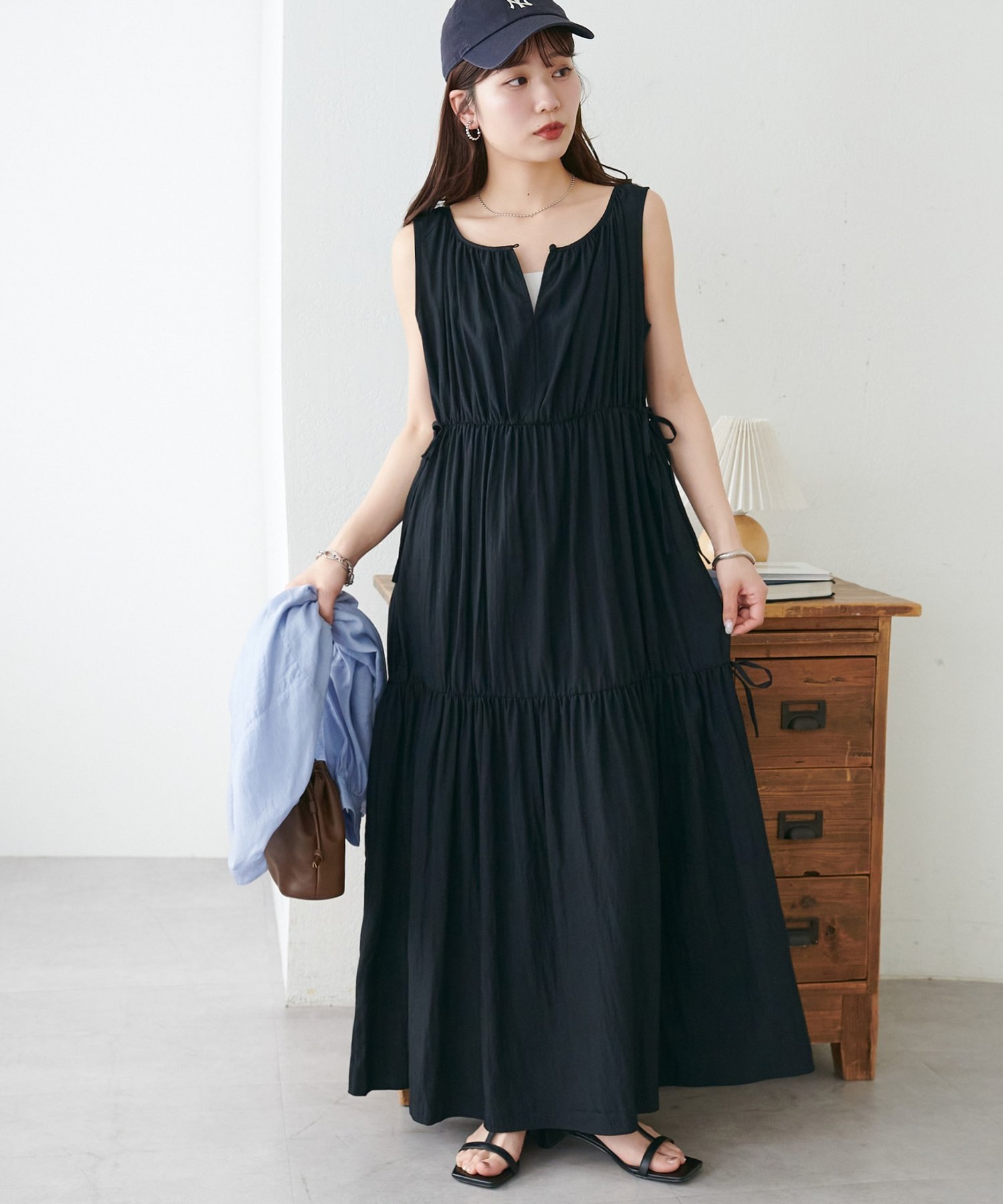 【ディスコート/Discoat】のウエストリボンティアードワンピース インテリア・キッズ・メンズ・レディースファッション・服の通販 founy(ファウニー) 　ファッション　Fashion　レディースファッション　Fashion for Women　ワンピース　Dresses　アクセサリー　Fashion Accessories　インナー　Innerwear　カーディガン　Cardigan, Knitwear　キャップ　Cap, Baseball Cap　キャミソール　Camisole, Spaghetti Strap Top　吸水　Absorbent, Quick-Dry　サンダル　Sandals, Summer Shoes　タンク　Tank Top, Sleeveless Top　ダウン　Down, Puffer　ドローコード　Drawcord, Drawstring Cord　定番　Standard, Basic Item　ノースリーブ　Sleeveless, No-Sleeve　リゾート　Resort, Vacation Style　おすすめ　Recommended / Our Picks　夏　Summer　エレガント 上品　Elegant　ブラック|ID: prp329100004982020 ipo3291000000037324888