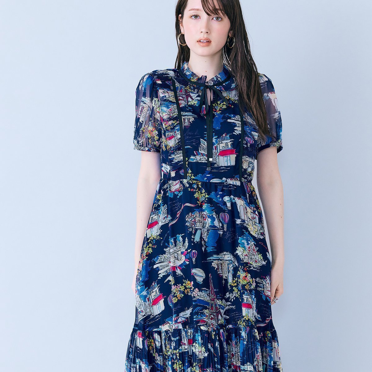 【ローズティアラ/Rose Tiara】のパリプリントワンピース インテリア・キッズ・メンズ・レディースファッション・服の通販 founy(ファウニー) 　ファッション　Fashion　レディースファッション　Fashion for Women　ワンピース　Dresses　イラスト　Illustration　スタンダード　Standard, Basic　スマート　Smart, Elegant　フェミニン　Feminine, Girly　プリント　Print, Printed Pattern　プリーツ　Pleats, Pleated　ポケット　Pocket, Pocket Detail　リゾート　Resort, Vacation Style　エレガント 上品　Elegant　ダークブルー|ID: prp329100004982045 ipo3291000000037324985