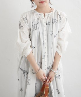 【アンドフォーエバー/RMAF】のリバイバル【India Series】アニマル刺繍前開きワンピース 大人の最旬トレンドファッション＆コーディネート founy(ファウニー) ファッション Fashion レディースファッション Fashion for Women ワンピース Dresses 2026年 2026 2026春夏・S/S Spring/Summer 2026 SS26 おすすめ Recommended / Our Picks アニマル Animal Print デニム Denim, Jeans Material ハンド Hand, Handmade プリーツ Pleats, Pleated リラックス Relax, Relaxed Fit |ID:prp329100004982057