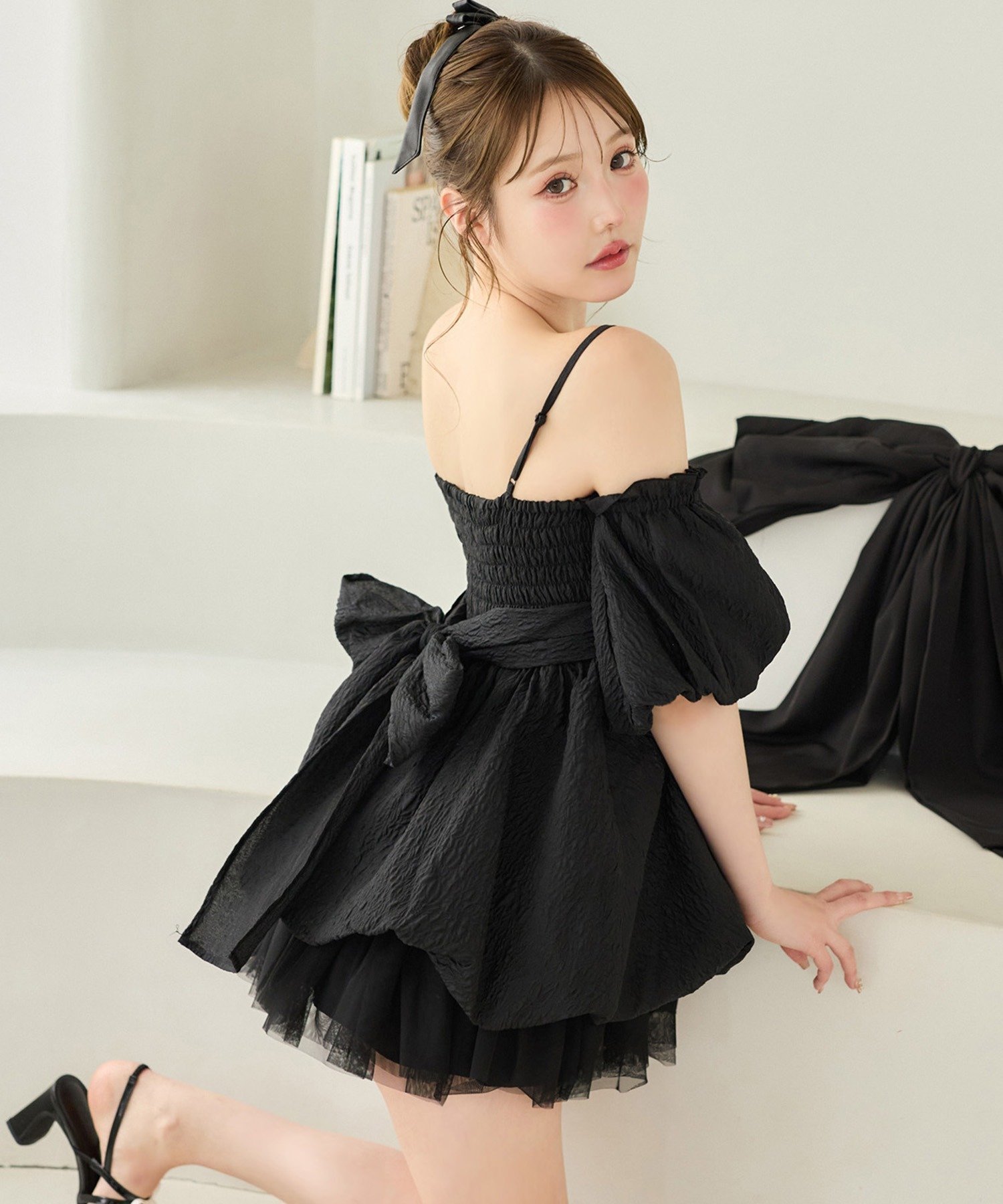 【ナイスクラップ/NICE CLAUP】の【Black Ribbon Collection】異素材バルーンミニワンピース インテリア・キッズ・メンズ・レディースファッション・服の通販 founy(ファウニー) 　ファッション　Fashion　レディースファッション　Fashion for Women　ワンピース　Dresses　2026年　2026　2026春夏・S/S　Spring/Summer 2026 SS26　おすすめ　Recommended / Our Picks　アクセサリー　Fashion Accessories　ガーリー　Girly, Feminine Style　スリーブ　Sleeve, Long Sleeve / Short Sleeve　バルーン　Balloon, Balloon Silhouette　フェミニン　Feminine, Girly　ミュール　Mule, Backless Shoes　リボン　Ribbon, Bow　ブラック|ID: prp329100004982064 ipo3291000000037325044