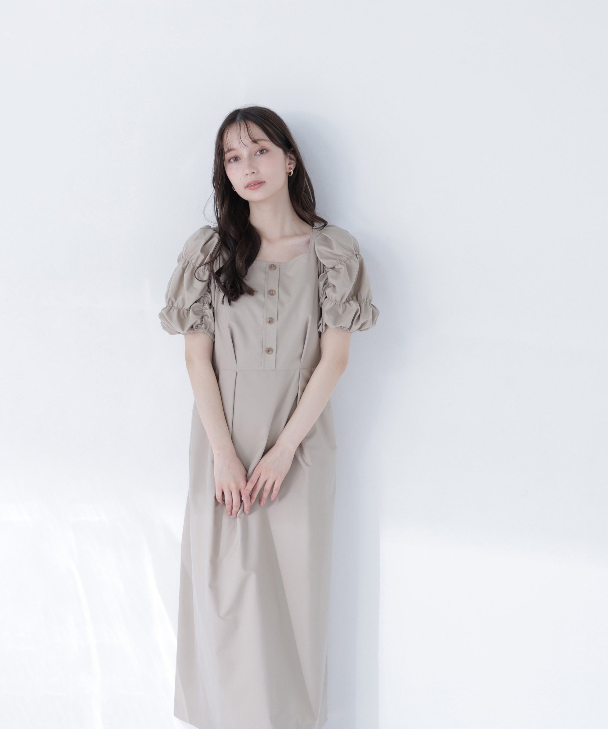 【ナチュラル ビューティー ベーシック/NATURAL BEAUTY BASIC】のパフィースリーブナローワンピース インテリア・キッズ・メンズ・レディースファッション・服の通販 founy(ファウニー) 　ファッション　Fashion　レディースファッション　Fashion for Women　ワンピース　Dresses　フロント　Front, Front Design　ベージュ|ID: prp329100004982073 ipo3291000000037325074