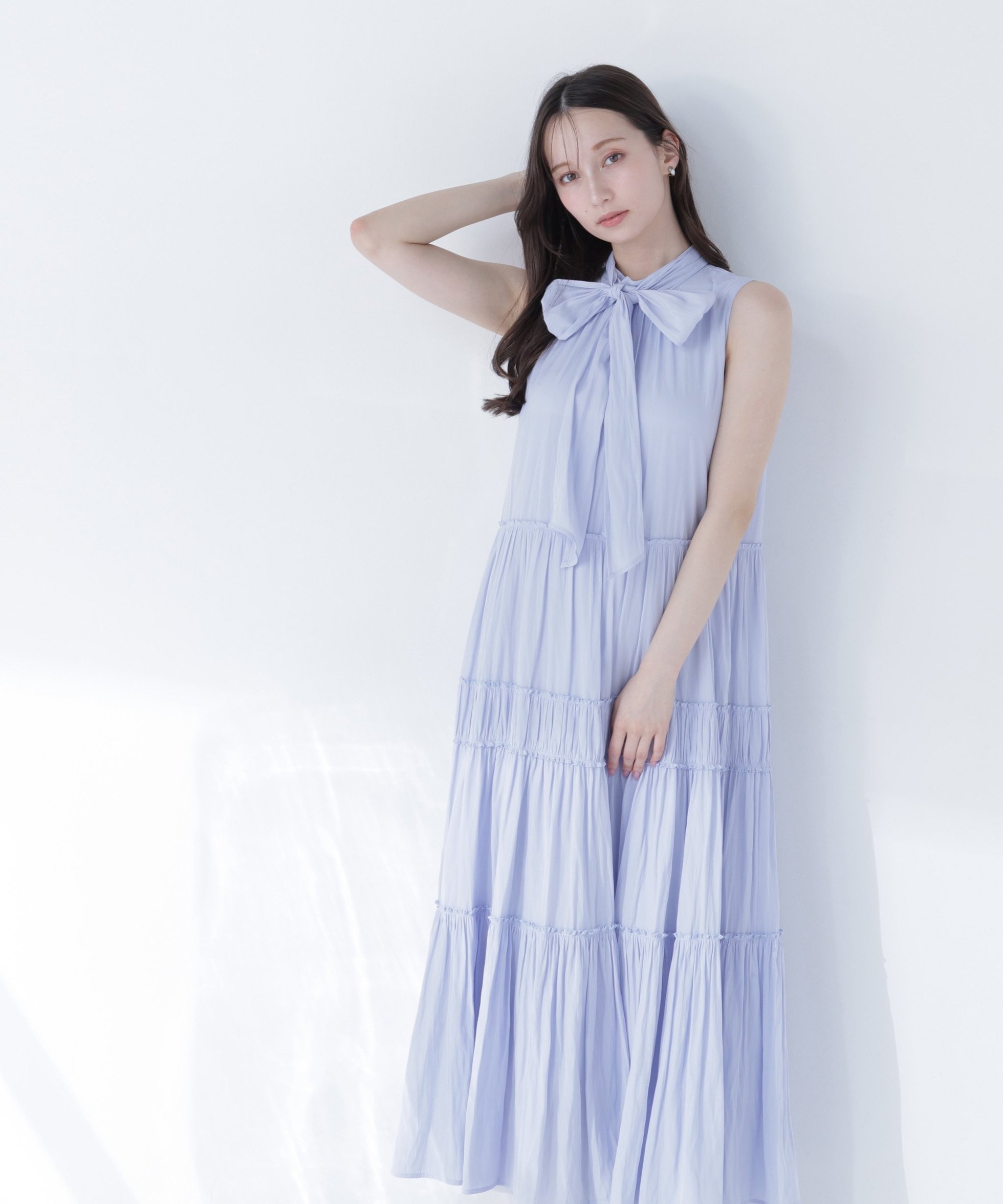 【ナチュラル ビューティー ベーシック/NATURAL BEAUTY BASIC】のバックリボンティアードワンピース インテリア・キッズ・メンズ・レディースファッション・服の通販 founy(ファウニー) 　ファッション　Fashion　レディースファッション　Fashion for Women　ワンピース　Dresses　ギャザー　Gathered, Ruffled　ティアードワンピース　Tiered Dress, Flared Dress　リボン　Ribbon, Bow　ワッシャー　Washer, Crinkled Finish　ブルー|ID: prp329100004982074 ipo3291000000037325077