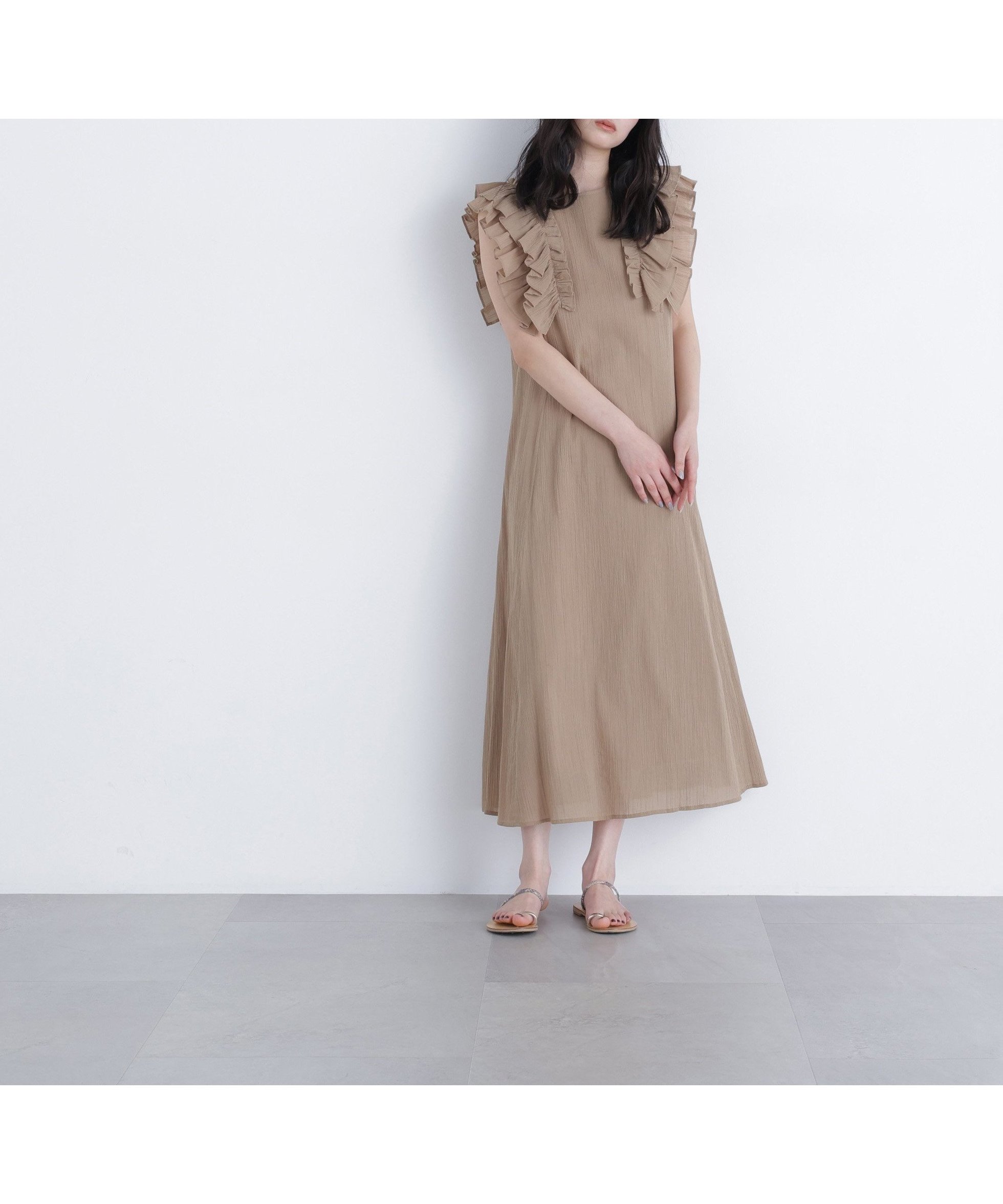【ナチュラル ビューティー ベーシック/NATURAL BEAUTY BASIC】のデザインフリル楊柳ワンピース インテリア・キッズ・メンズ・レディースファッション・服の通販 founy(ファウニー) 　ファッション　Fashion　レディースファッション　Fashion for Women　ワンピース　Dresses　ギャザー　Gathered, Ruffled　シェイプ　Shape, Slim Fit　フリル　Frill, Ruffle　フレア　Flare, Flared　ベージュ|ID: prp329100004982075 ipo3291000000037325083