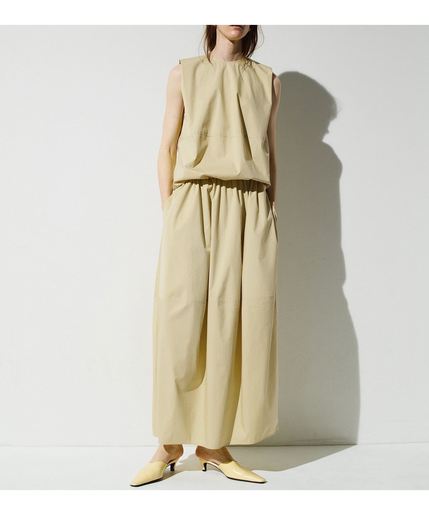 【アダム エ ロペ/ADAM ET ROPE'】の【EMOELLE】スリーブレスドレス インテリア・キッズ・メンズ・レディースファッション・服の通販 founy(ファウニー) 　ファッション　Fashion　レディースファッション　Fashion for Women　ワンピース　Dresses　フォーマル・パーティードレス・結婚式用ドレス　Elegant & Casual Dresses　2026年　2026　2026春夏・S/S　Spring/Summer 2026 SS26　おすすめ　Recommended / Our Picks　イエロー　Yellow　ギャザー　Gathered, Ruffled　シリコン　Silicone, Silicone Material　ストレッチ　Stretch, Stretchy Fabric　タイプライター　Typewriter Fabric, Crisp Cotton　ドローコード　Drawcord, Drawstring Cord　ポケット　Pocket, Pocket Detail　ベージュ系(28)|ID: prp329100004982086 ipo3291000000037325123