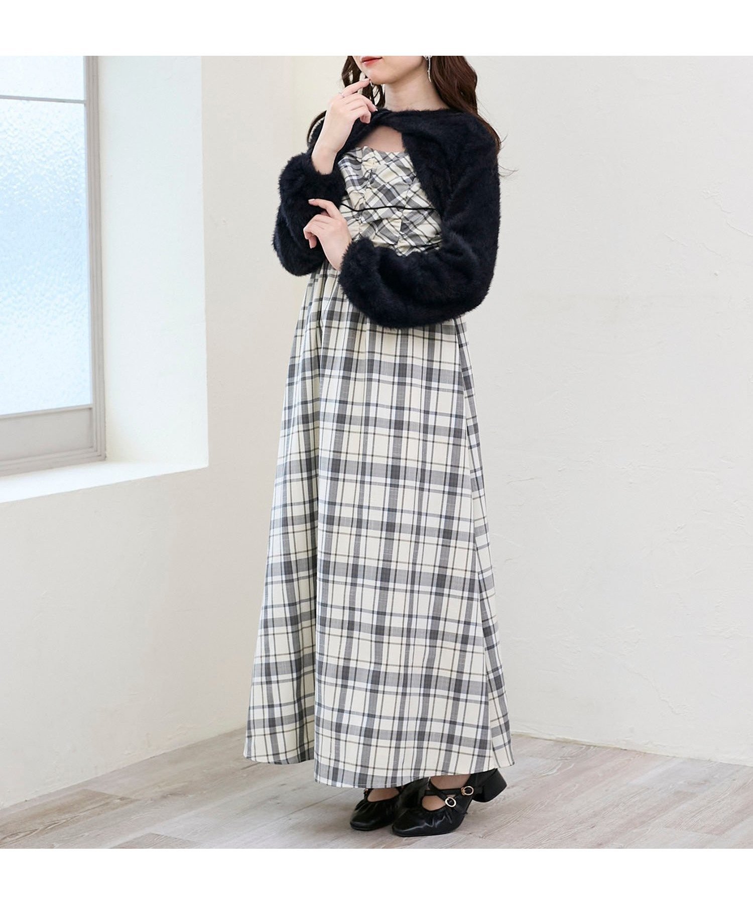 【マジェスティック レゴン/MAJESTIC LEGON】のシャギーボレロ×キャミワンピセット インテリア・キッズ・メンズ・レディースファッション・服の通販 founy(ファウニー) 　ファッション　Fashion　レディースファッション　Fashion for Women　アウター　Coat / Outerwear Collection　ボレロ・ショート丈ジャケット / ドレス羽織りに　Boleros & Short Jackets　ワンピース　Dresses　キャミソールワンピース　Camisole Dresses　キャミワンピース　Cami Dress, Slip Dress　シャーリング　Shirring, Ruched　ショート　Short, Short Length　スタイリッシュ　Stylish, Fashionable　ダウン　Down, Puffer　フィット　Fit, Slim Fit　フレア　Flare, Flared　ボレロ　Bolero, Short Cardigan　リボン　Ribbon, Bow　ロング　Long, Long-Length　再入荷　Restock / Back in Stock　おすすめ　Recommended / Our Picks　ブラック柄|ID: prp329100004982117 ipo3291000000037325258