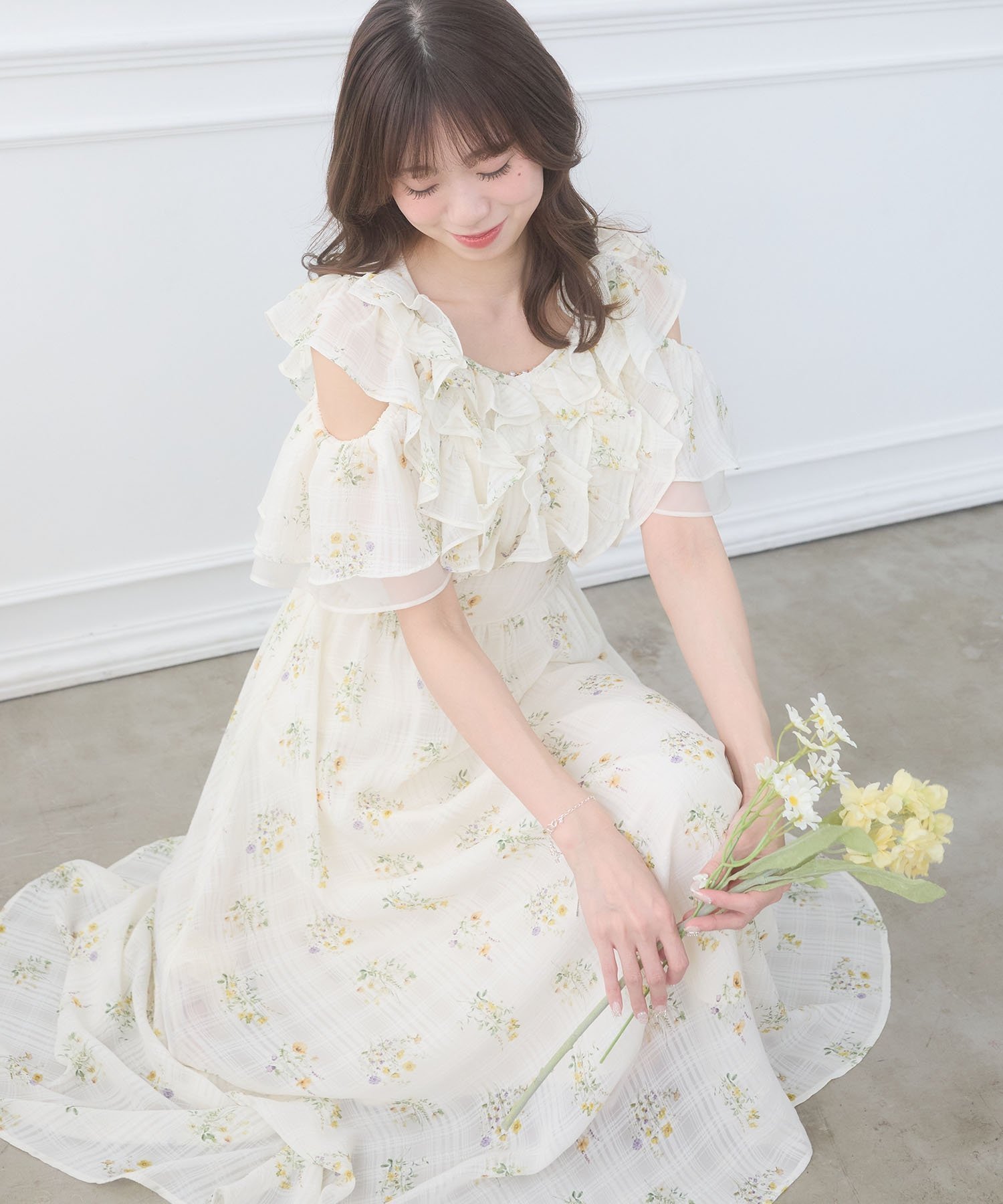 【マジェスティック レゴン/MAJESTIC LEGON】のバックレースアップマルチwayワンピ インテリア・キッズ・メンズ・レディースファッション・服の通販 founy(ファウニー) 　ファッション　Fashion　レディースファッション　Fashion for Women　ワンピース　Dresses　カーディガン　Cardigan, Knitwear　サンダル　Sandals, Summer Shoes　シューズ　Shoes, Footwear　ショート　Short, Short Length　ジャケット　Jacket, Outerwear　ダウン　Down, Puffer　チェーン　Chain, Chain Strap　ノースリーブ　Sleeveless, No-Sleeve　バランス　Balance, Style Balance　バレエ　Ballet, Ballet Style　パール　Pearl, Pearl Accent　フィット　Fit, Slim Fit　フェミニン　Feminine, Girly　フリル　Frill, Ruffle　フロント　Front, Front Design　レース　Lace, Lace Fabric　ロマンティック　Romantic, Feminine Style　再入荷　Restock / Back in Stock　アイボリー柄|ID: prp329100004982133 ipo3291000000037325308