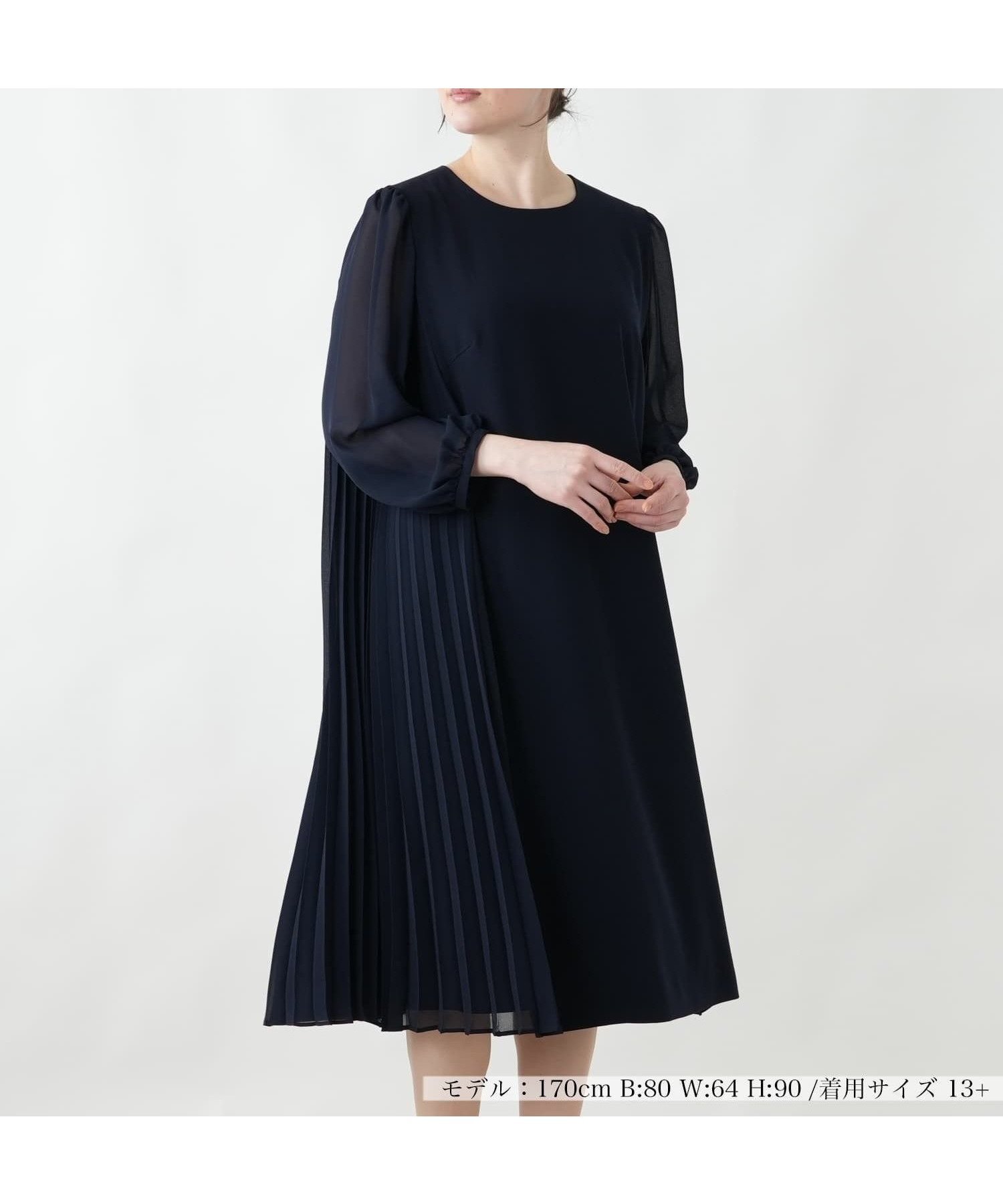 【レリアンプラスハウス/Leilian PLUS HOUSE】の【店舗人気】サイドプリーツワンピース【Leilian WHITE LABEL】 インテリア・キッズ・メンズ・レディースファッション・服の通販 founy(ファウニー) 　ファッション　Fashion　レディースファッション　Fashion for Women　ワンピース　Dresses　なめらか　Smooth, Silky Texture　ウォッシャブル　Machine Washable　ギャザー　Gathered, Ruffled　トレンド　Trend, Trending Now　プリーツ　Pleats, Pleated　ベーシック　Basic, Essential　ポケット　Pocket, Pocket Detail　エレガント 上品　Elegant　人気　Popular, Best Seller　夏　Summer　ネイビー|ID: prp329100004982147 ipo3291000000037325354