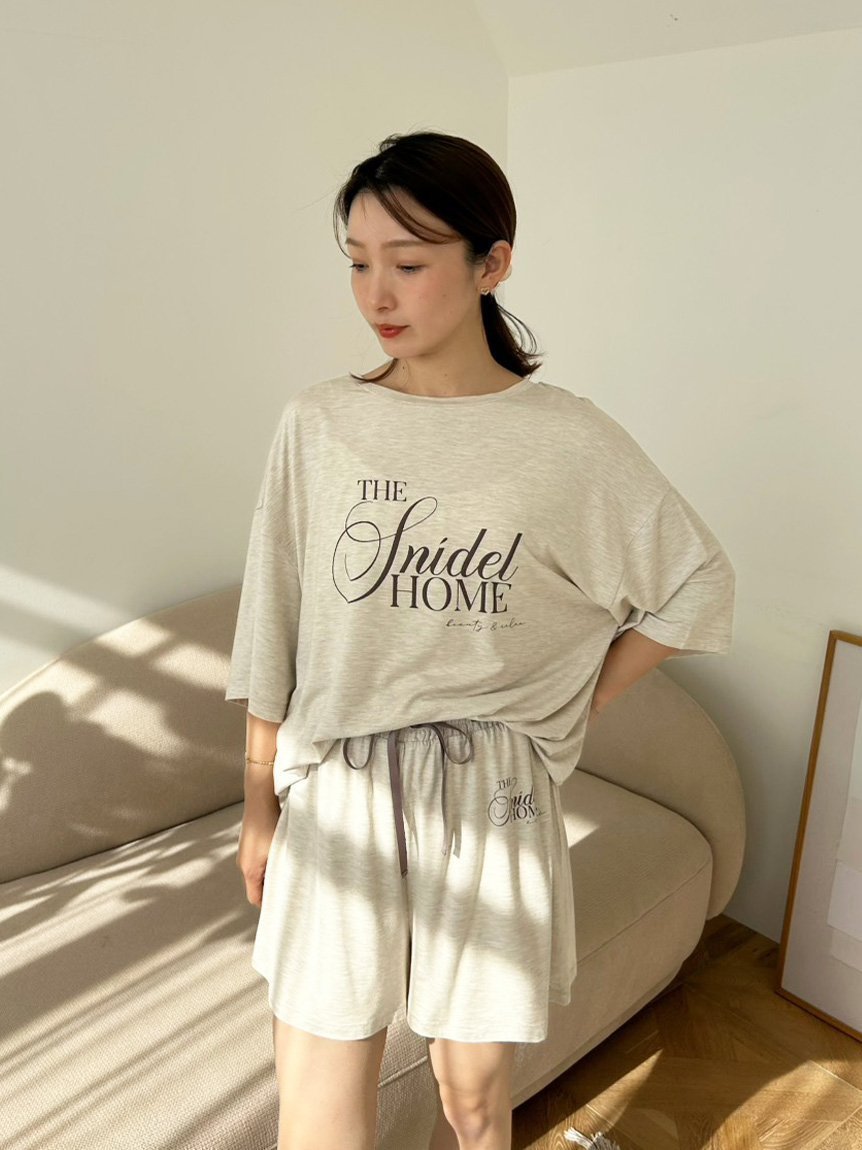 【スナイデル ホーム/SNIDEL HOME】の【接触冷感】ロゴTシャツセットアップ インテリア・キッズ・メンズ・レディースファッション・服の通販 founy(ファウニー) 　ファッション　Fashion　レディースファッション　Fashion for Women　トップス・カットソー　Cut & Sew Tops　シャツ・ブラウス・オフィスカジュアル　Elegant Blouses & Button-Ups　ロングTシャツ・Tシャツ　Longline T-Shirts & Tees　イエロー　Yellow　春　Spring　ショート　Short, Short Length　スマート　Smart, Elegant　セットアップ　Set-Up, Coordinated Outfit　とろみ　Fluid, Flowy Fabric　フリル　Frill, Ruffle　フロント　Front, Front Design　プリント　Print, Printed Pattern　おすすめ　Recommended / Our Picks　夏　Summer　ギフト プレゼント　Gift / Present　BEG[037]|ID: prp329100004982166 ipo3291000000037325437