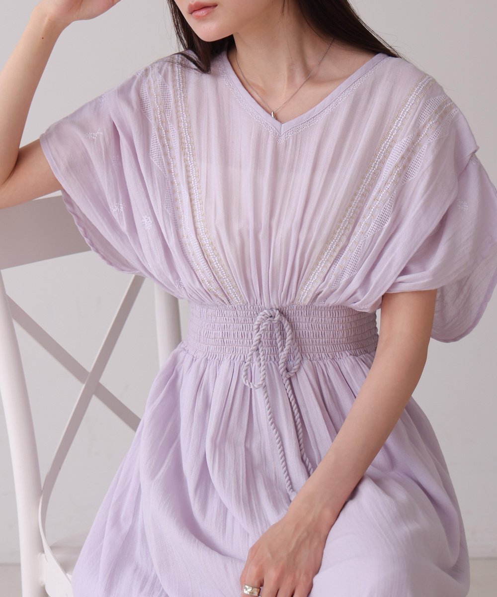 【バブ ブージュルード/Bab Bou Jeloud】の【低身長向けサイズあり】フロント刺繍ウエストシャーリングワンピース インテリア・キッズ・メンズ・レディースファッション・服の通販 founy(ファウニー) 　ファッション　Fashion　レディースファッション　Fashion for Women　ワンピース　Dresses　インド　Indian Textile　オリエンタル　Oriental Pattern　くるぶし　Ankle-Length　サンダル　Sandals, Summer Shoes　シアー　Sheer, See-Through　シェイプ　Shape, Slim Fit　シャーリング　Shirring, Ruched　シューズ　Shoes, Footwear　スカラップ　Scallop, Scalloped Edge　スニーカー　Sneakers, Trainers　スマート　Smart, Elegant　デコルテ　Décolleté, Neckline　フラット　Flat, Flat Shoes　フロント　Front, Front Design　ペチコート　Petticoat, Underskirt　レース　Lace, Lace Fabric　ロング　Long, Long-Length　再入荷　Restock / Back in Stock　夏　Summer　エレガント 上品　Elegant　ラベンダー|ID: prp329100004982205 ipo3291000000037325573