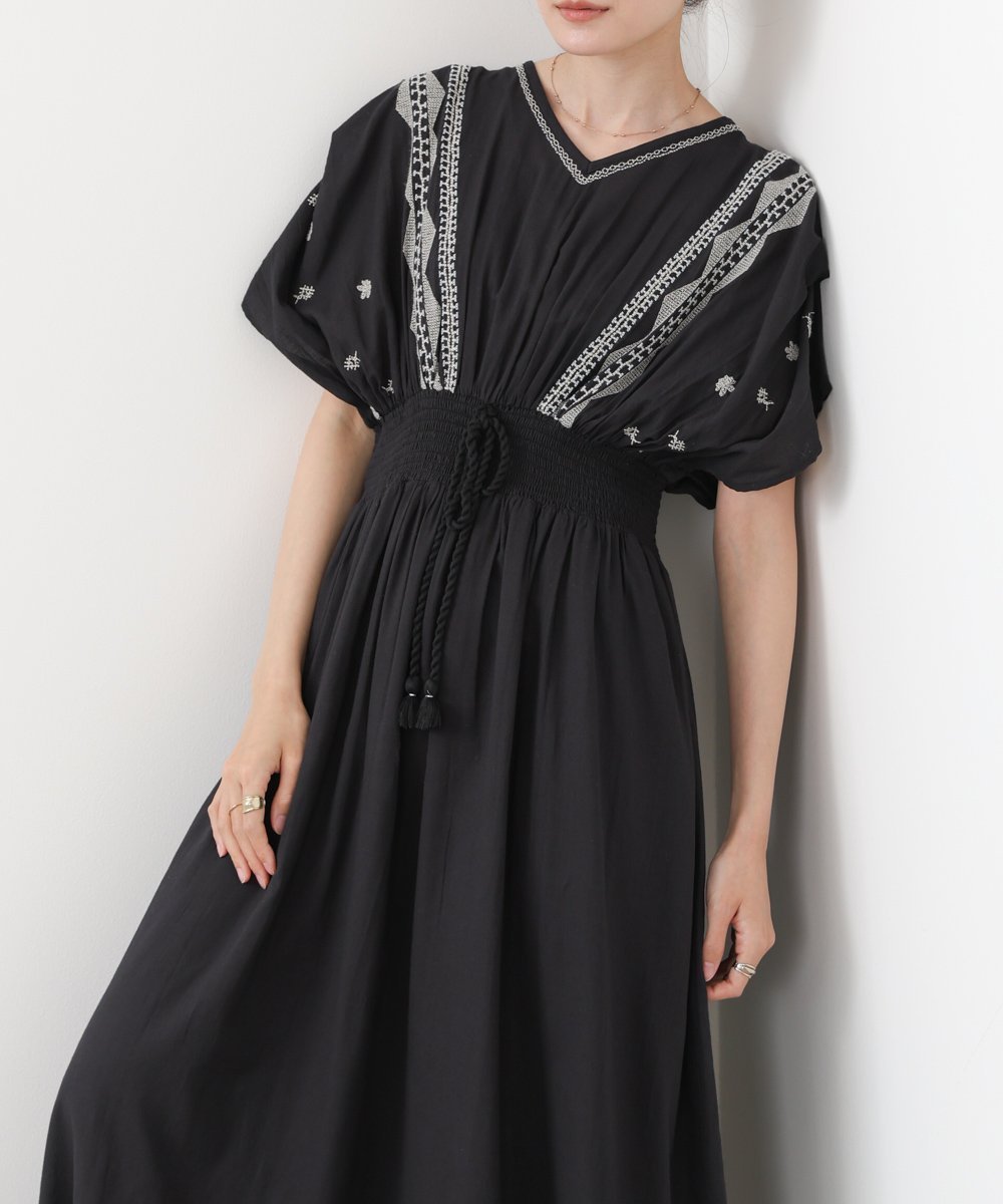 【バブ ブージュルード/Bab Bou Jeloud】の【低身長向けサイズあり】フロント刺繍ウエストシャーリングワンピース インテリア・キッズ・メンズ・レディースファッション・服の通販 founy(ファウニー) 　ファッション　Fashion　レディースファッション　Fashion for Women　ワンピース　Dresses　インド　Indian Textile　オリエンタル　Oriental Pattern　くるぶし　Ankle-Length　サンダル　Sandals, Summer Shoes　シアー　Sheer, See-Through　シェイプ　Shape, Slim Fit　シャーリング　Shirring, Ruched　シューズ　Shoes, Footwear　スカラップ　Scallop, Scalloped Edge　スニーカー　Sneakers, Trainers　スマート　Smart, Elegant　デコルテ　Décolleté, Neckline　フラット　Flat, Flat Shoes　フロント　Front, Front Design　ペチコート　Petticoat, Underskirt　レース　Lace, Lace Fabric　ロング　Long, Long-Length　再入荷　Restock / Back in Stock　夏　Summer　エレガント 上品　Elegant　BLACK|ID: prp329100004982205 ipo3291000000037325574