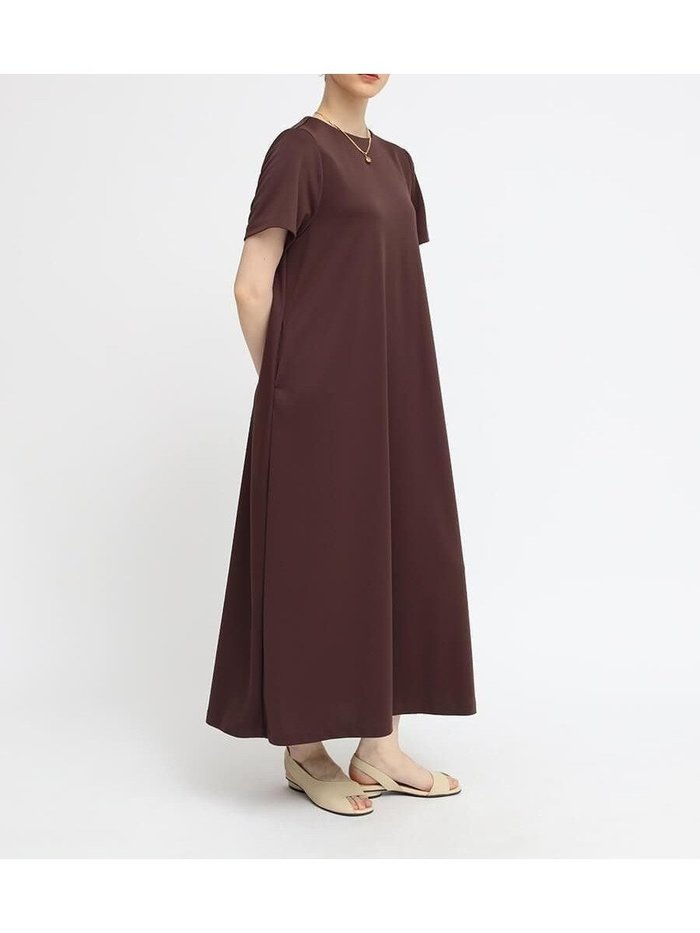 【ラシュッド/LASUD】のバックジップフレアワンピース インテリア・キッズ・メンズ・レディースファッション・服の通販 founy(ファウニー) https://founy.com/ ファッション Fashion レディースファッション Fashion for Women ワンピース Dresses シンプル Simple, Minimal ドレープ Drape, Draping Fabric フォルム Silhouette, Form マキシ Maxi, Full Length エレガント 上品 Elegant |ID: prp329100004982261 ipo3291000000037325746