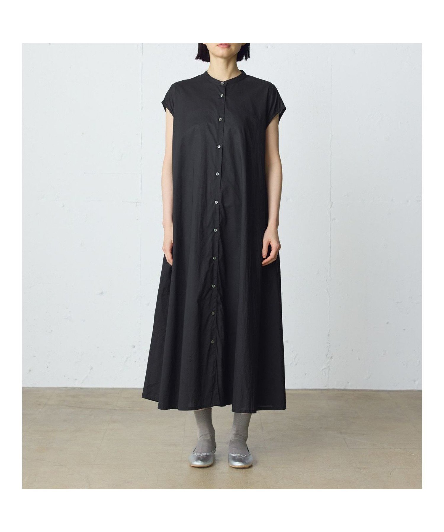 【マーコート/MARcourt】のMidiUmi ノースリーブプリーツシャツワンピース インテリア・キッズ・メンズ・レディースファッション・服の通販 founy(ファウニー) 　ファッション　Fashion　レディースファッション　Fashion for Women　ワンピース　Dresses　シャツワンピース / 1枚で着映えコーデ　Shirt Dresses　ノースリーブ　Sleeveless, No-Sleeve　フレア　Flare, Flared　フロント　Front, Front Design　ポケット　Pocket, Pocket Detail　今季　This Season, Current Season　夏　Summer　無地　Plain, Solid Color　ブラック|ID: prp329100004982279 ipo3291000000037325800