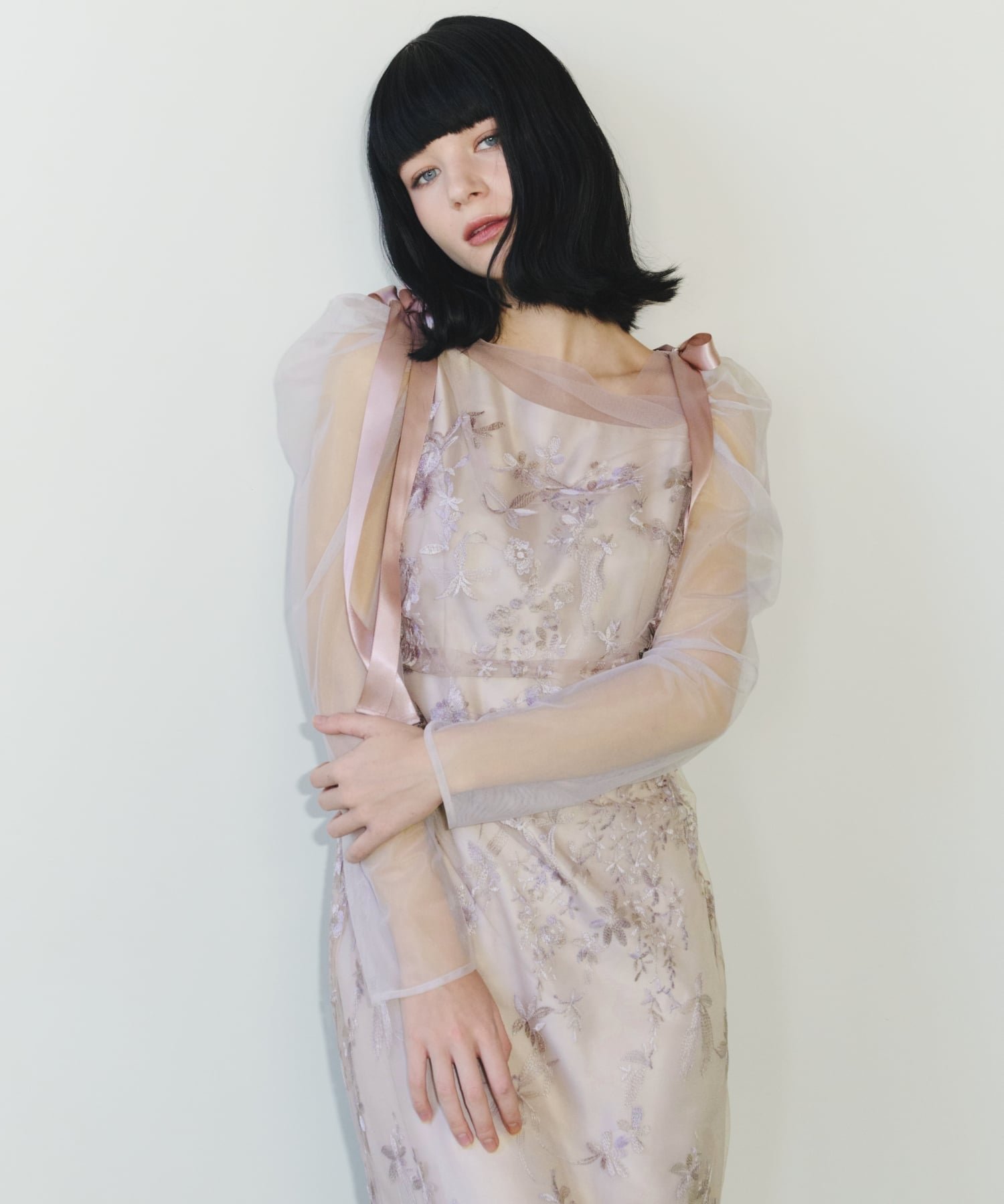 【アンドレスド/ANDRESD】の結婚式・二次会対応 刺繍シアーリボンドレス インテリア・キッズ・メンズ・レディースファッション・服の通販 founy(ファウニー) 　ファッション　Fashion　レディースファッション　Fashion for Women　ワンピース　Dresses　フォーマル・パーティードレス・結婚式用ドレス　Elegant & Casual Dresses　グラデーション　Gradient, Ombre　シアー　Sheer, See-Through　ドレス　Dress, One-Piece　ドレープ　Drape, Draping Fabric　バランス　Balance, Style Balance　フラワー　Flower, Floral　リボン　Ribbon, Bow　ロング　Long, Long-Length　おすすめ　Recommended / Our Picks　エレガント 上品　Elegant　セレモニー　Ceremony　結婚式　Wedding　披露宴　Wedding Reception　二次会　After Party　ベージュ|ID: prp329100004982283 ipo3291000000037325814