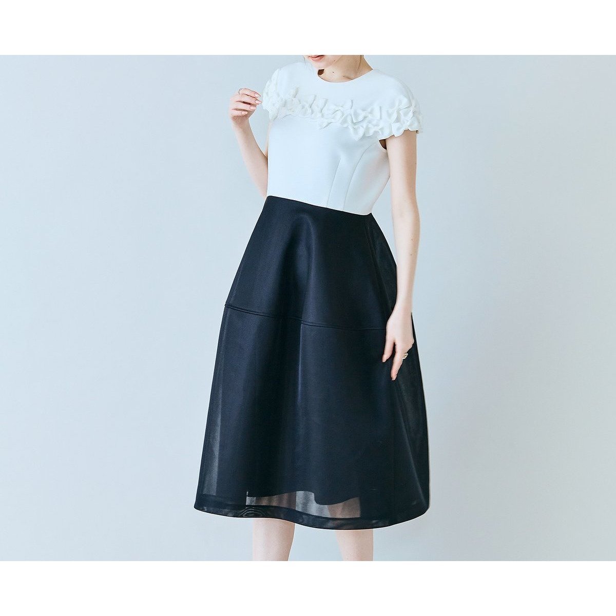 【ローズティアラ/Rose Tiara】のリボン付き異素材ワンピース インテリア・キッズ・メンズ・レディースファッション・服の通販 founy(ファウニー) 　ファッション　Fashion　レディースファッション　Fashion for Women　ワンピース　Dresses　カットソー　Cut and Sewn Top　シアー　Sheer, See-Through　スタンダード　Standard, Basic　スマート　Smart, Elegant　人気　Popular, Best Seller　フェミニン　Feminine, Girly　プリント　Print, Printed Pattern　ポケット　Pocket, Pocket Detail　メッシュ　Mesh, Net Fabric　リボン　Ribbon, Bow　オフ|ID: prp329100004982294 ipo3291000000037325846