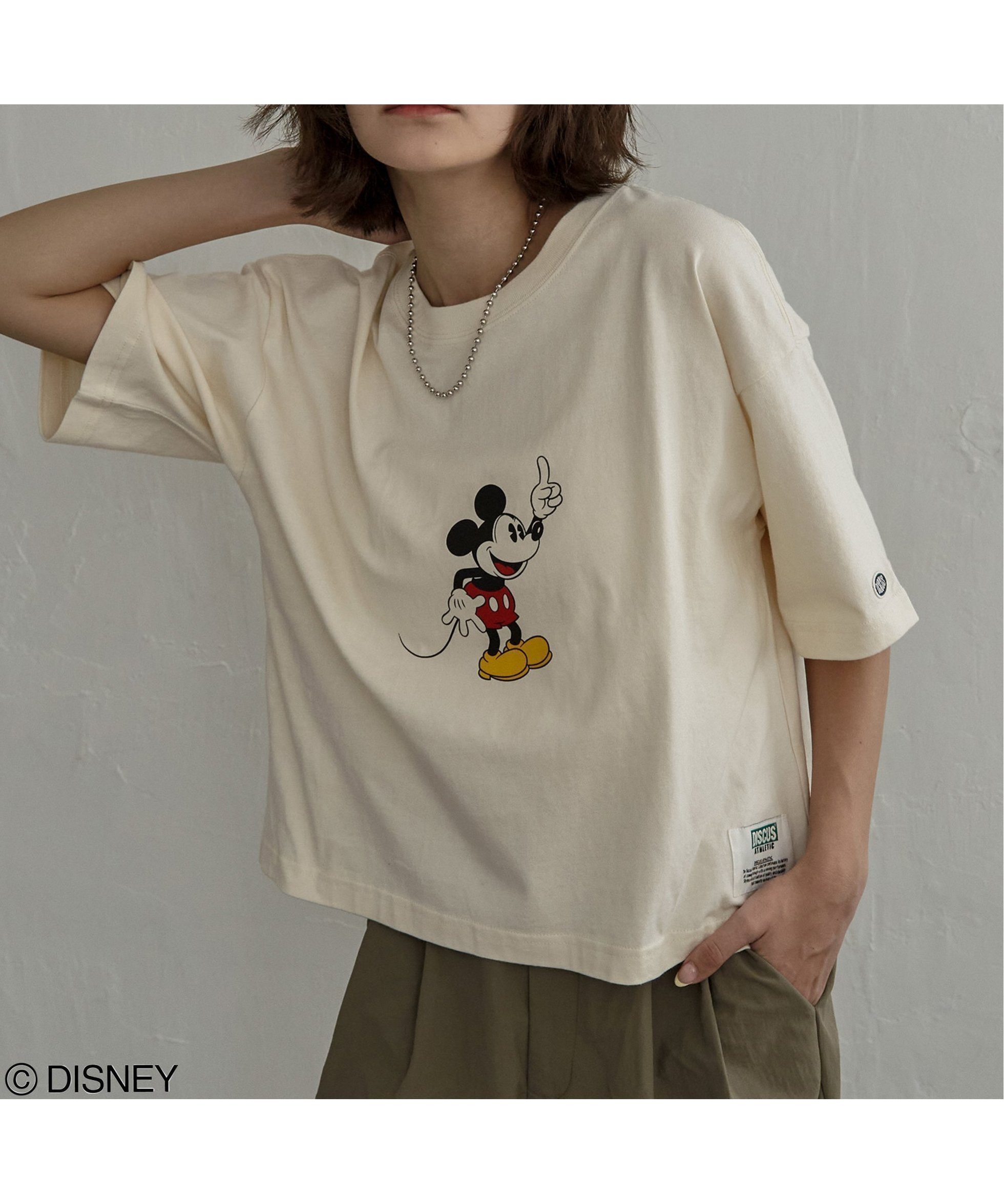 【ノッチ/notch】のDISCUS ATHLETIC ディスカスアスレチック*Disney ディズニー Mickey ミッキーマウス Tシャツ インテリア・キッズ・メンズ・レディースファッション・服の通販 founy(ファウニー) 　ファッション　Fashion　レディースファッション　Fashion for Women　トップス・カットソー　Cut & Sew Tops　シャツ・ブラウス・オフィスカジュアル　Elegant Blouses & Button-Ups　ロングTシャツ・Tシャツ　Longline T-Shirts & Tees　キャップ　Cap, Baseball Cap　キャラクター　Character, Licensed Characters　グラフィック　Graphic, Graphic Design　コラボ　Collaboration, Collab　ショート　Short, Short Length　スニーカー　Sneakers, Trainers　デニム　Denim, Jeans Material　バランス　Balance, Style Balance　パターン　Pattern, Design Print　フロント　Front, Front Design　リラックス　Relax, Relaxed Fit　レギュラー　Regular, Standard Fit　オフホワイト|ID: prp329100004982356 ipo3291000000037326101