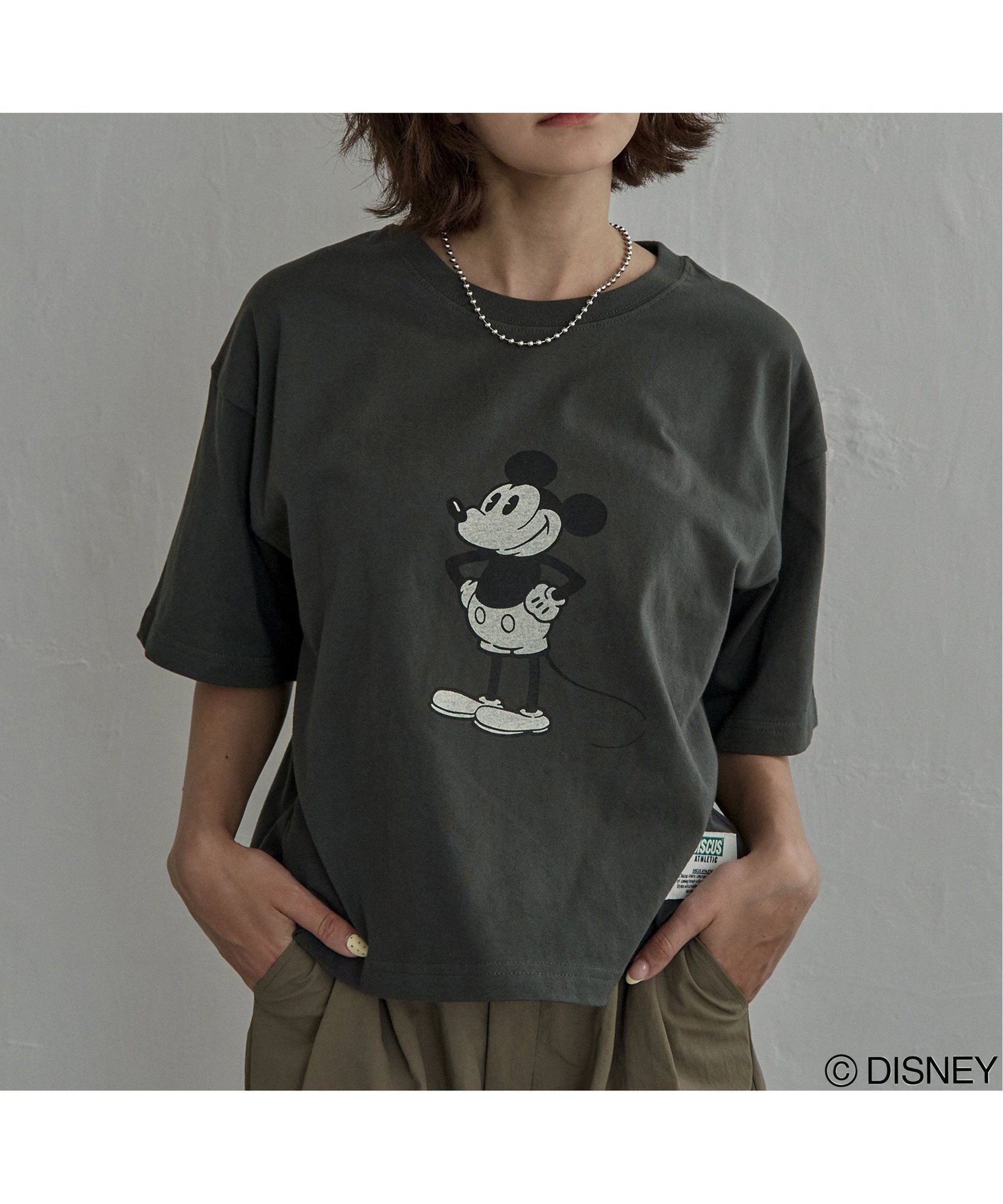 【ノッチ/notch】のDISCUS ATHLETIC ディスカスアスレチック*Disney ディズニー Mickey ミッキーマウス Tシャツ インテリア・キッズ・メンズ・レディースファッション・服の通販 founy(ファウニー) 　ファッション　Fashion　レディースファッション　Fashion for Women　トップス・カットソー　Cut & Sew Tops　シャツ・ブラウス・オフィスカジュアル　Elegant Blouses & Button-Ups　ロングTシャツ・Tシャツ　Longline T-Shirts & Tees　キャップ　Cap, Baseball Cap　キャラクター　Character, Licensed Characters　グラフィック　Graphic, Graphic Design　コラボ　Collaboration, Collab　ショート　Short, Short Length　スニーカー　Sneakers, Trainers　デニム　Denim, Jeans Material　バランス　Balance, Style Balance　パターン　Pattern, Design Print　フロント　Front, Front Design　リラックス　Relax, Relaxed Fit　レギュラー　Regular, Standard Fit　チャコール|ID: prp329100004982356 ipo3291000000037326102