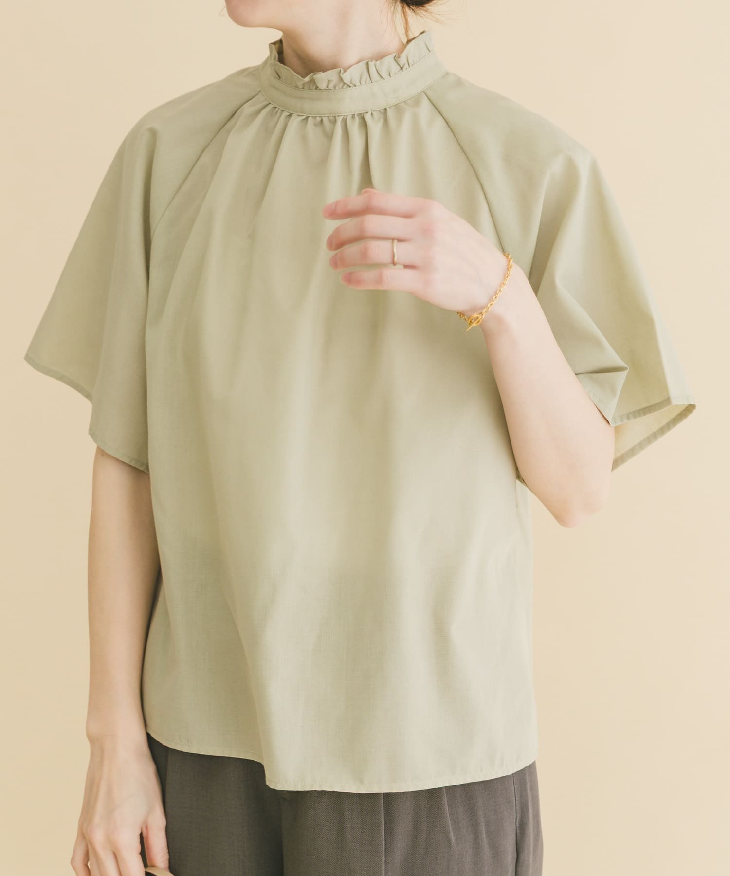 【アイテムズアーバンリサーチ/ITEMS URBAN RESEARCH】のフリルネックブラウス インテリア・キッズ・メンズ・レディースファッション・服の通販 founy(ファウニー) 　ファッション　Fashion　レディースファッション　Fashion for Women　トップス・カットソー　Cut & Sew Tops　シャツ・ブラウス・オフィスカジュアル　Elegant Blouses & Button-Ups　2026年　2026　2026春夏・S/S　Spring/Summer 2026 SS26　おすすめ　Recommended / Our Picks　フリル　Frill, Ruffle　リラックス　Relax, Relaxed Fit　エレガント 上品　Elegant　夏　Summer　S/S・春夏　SS, Spring/Summer, Warm Season　グリーン系その他|ID: prp329100004982371 ipo3291000000037326257