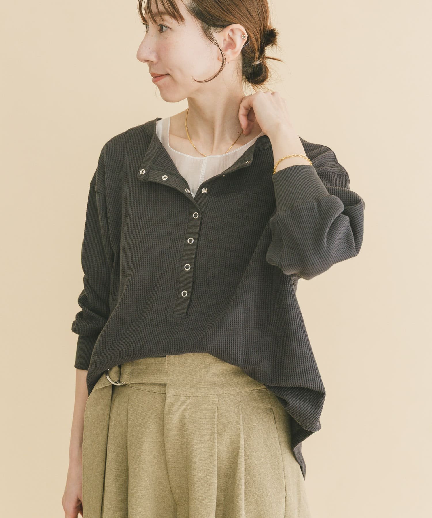 【アイテムズアーバンリサーチ/ITEMS URBAN RESEARCH】の2WAYワッフルプルオーバー インテリア・キッズ・メンズ・レディースファッション・服の通販 founy(ファウニー) 　ファッション　Fashion　レディースファッション　Fashion for Women　トップス・カットソー　Cut & Sew Tops　カジュアルプルオーバー・ニットトップス　Pullovers & Knit Tops / Casual Pullovers　2026年　2026　2026春夏・S/S　Spring/Summer 2026 SS26　シンプル　Simple, Minimal　リラックス　Relax, Relaxed Fit　ワッフル　Waffle, Waffle Knit　夏　Summer　S/S・春夏　SS, Spring/Summer, Warm Season　チャコールグレー|ID: prp329100004982394 ipo3291000000037326453