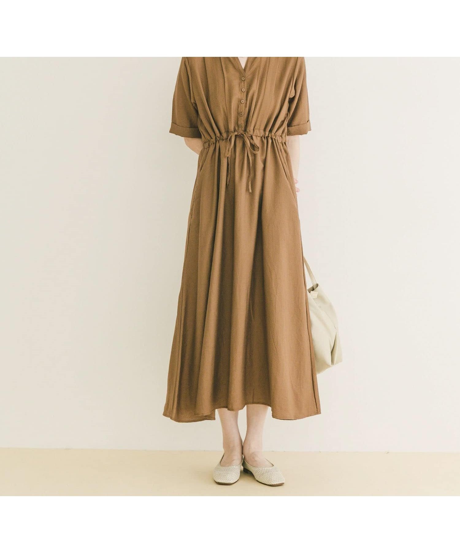 【アイテムズアーバンリサーチ/ITEMS URBAN RESEARCH】のウエストマーク半袖ワンピース インテリア・キッズ・メンズ・レディースファッション・服の通販 founy(ファウニー) 　ファッション　Fashion　レディースファッション　Fashion for Women　ワンピース　Dresses　2026年　2026　2026春夏・S/S　Spring/Summer 2026 SS26　サンダル　Sandals, Summer Shoes　シューズ　Shoes, Footwear　シンプル　Simple, Minimal　スニーカー　Sneakers, Trainers　ネップ　Nepp, Slub Yarn　バレエ　Ballet, Ballet Style　エレガント 上品　Elegant　半袖　Short Sleeve, Half Sleeve　夏　Summer　S/S・春夏　SS, Spring/Summer, Warm Season　ブラウン|ID: prp329100004982425 ipo3291000000037326580