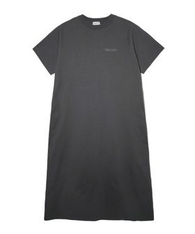 【ミルクフェド/MILKFED.】のSTENCILE LOGO DRESS 大人の最旬トレンドファッション＆コーディネート founy(ファウニー) ファッション Fashion レディースファッション Fashion for Women ワンピース Dresses フォーマル・パーティードレス・結婚式用ドレス Elegant & Casual Dresses キャップ Cap, Baseball Cap スリット Slit, Slit Detail ポケット Pocket, Pocket Detail マキシ Maxi, Full Length リュック Backpack, Rucksack ロング Long, Long-Length 楽ちん Easy Fit, Comfortable |ID:prp329100004982439