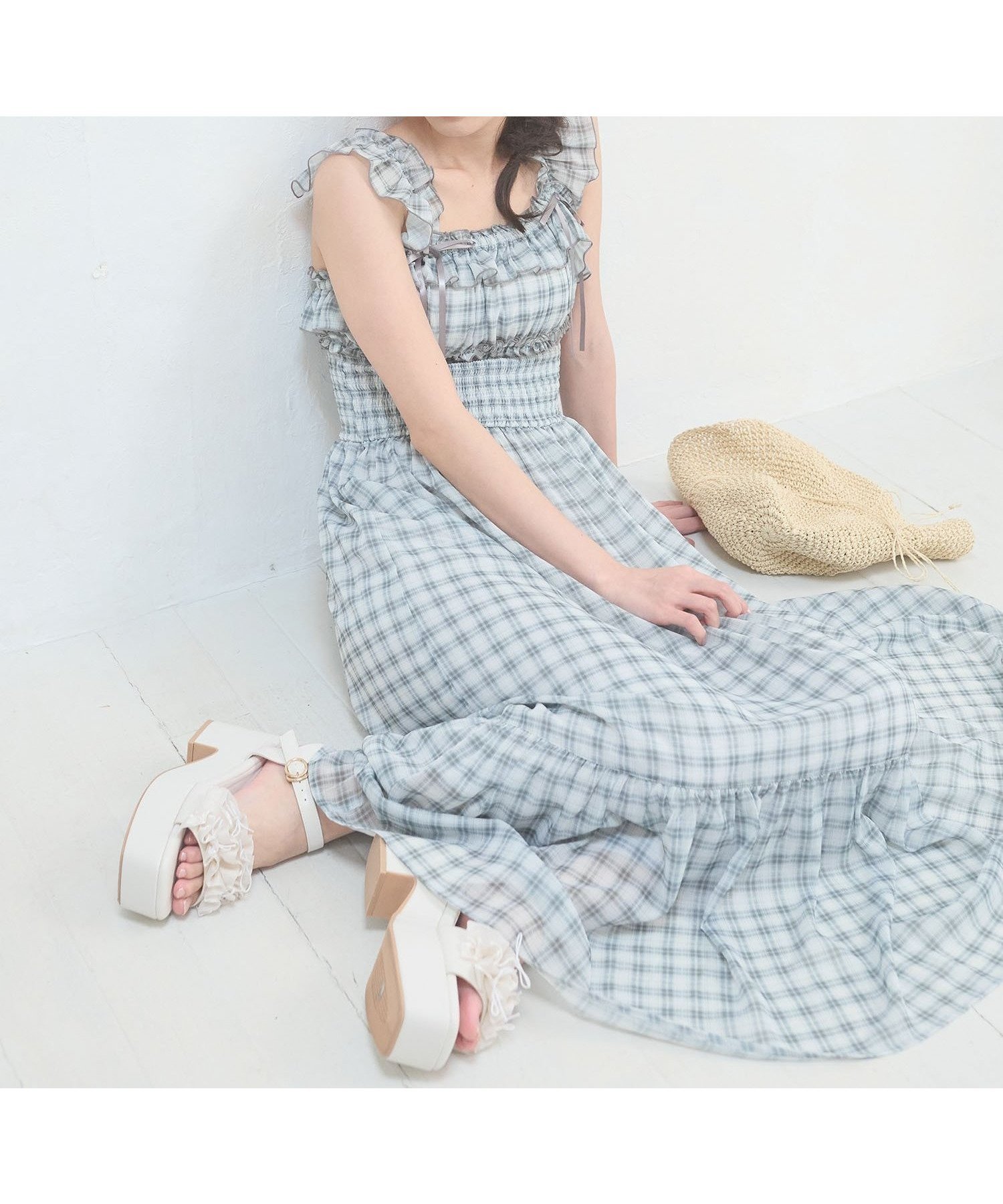 【マジェスティック レゴン/MAJESTIC LEGON】の◎ショルダーフリルキャミワンピース インテリア・キッズ・メンズ・レディースファッション・服の通販 founy(ファウニー) 　ファッション　Fashion　レディースファッション　Fashion for Women　ワンピース　Dresses　キャミソールワンピース　Camisole Dresses　カーディガン　Cardigan, Knitwear　サンダル　Sandals, Summer Shoes　シャーリング　Shirring, Ruched　ショルダー　Shoulder, Shoulder Strap　スニーカー　Sneakers, Trainers　ダウン　Down, Puffer　フィット　Fit, Slim Fit　フェミニン　Feminine, Girly　フラット　Flat, Flat Shoes　フリル　Frill, Ruffle　フレア　Flare, Flared　ラップ　Wrap, Wrap Design　ロング　Long, Long-Length　再入荷　Restock / Back in Stock　夏　Summer　エレガント 上品　Elegant　グレー|ID: prp329100004982465 ipo3291000000037326724