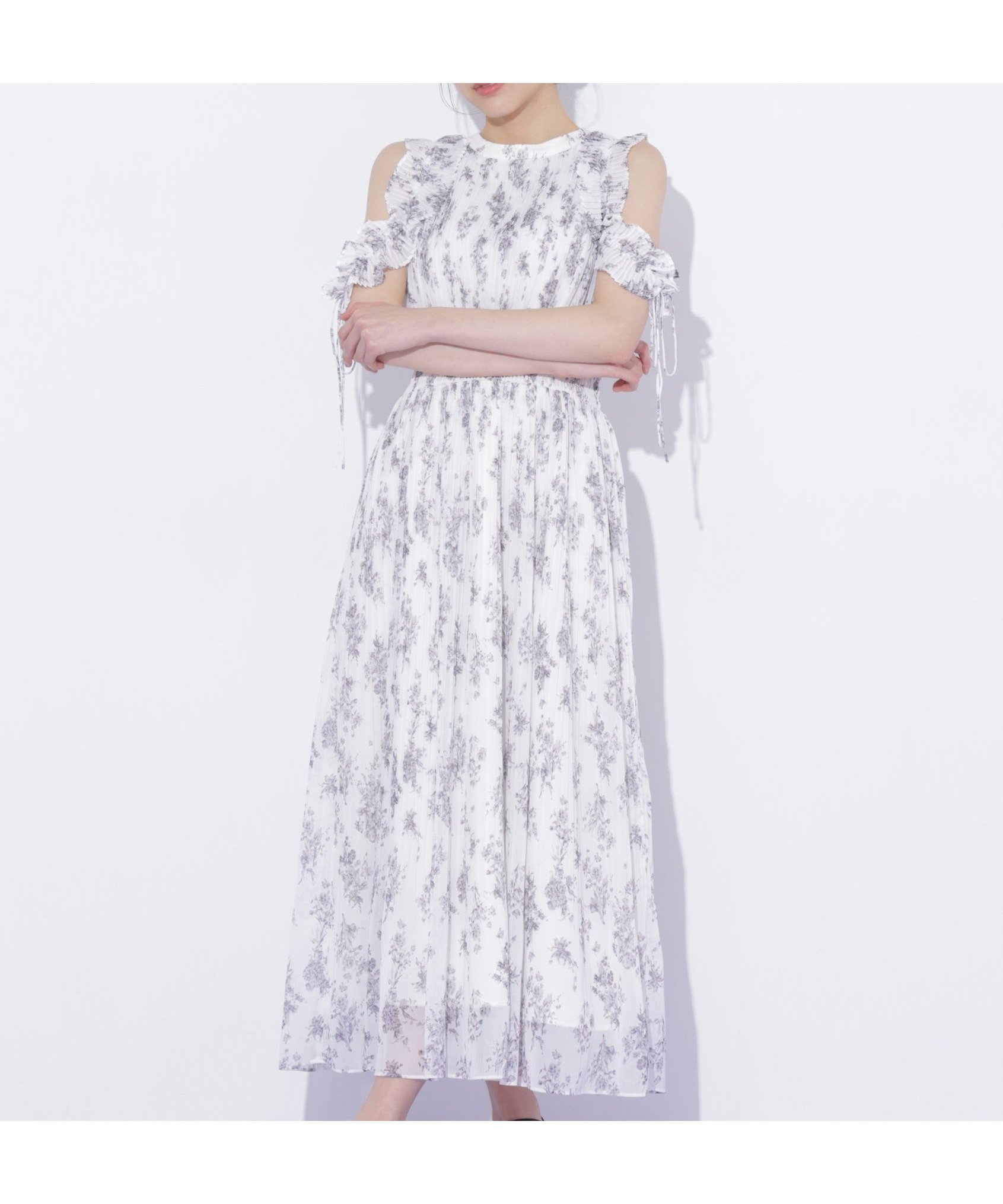 【ジルバイジルスチュアート/JILL by JILLSTUART】のプリーツフリルフラワーワンピース インテリア・キッズ・メンズ・レディースファッション・服の通販 founy(ファウニー) 　ファッション　Fashion　レディースファッション　Fashion for Women　ワンピース　Dresses　シアー　Sheer, See-Through　シャーリング　Shirring, Ruched　スマート　Smart, Elegant　フィット　Fit, Slim Fit　フラワー　Flower, Floral　フリル　Frill, Ruffle　プリーツ　Pleats, Pleated　リボン　Ribbon, Bow　エレガント 上品　Elegant　ホワイト1|ID: prp329100004982467 ipo3291000000037326730