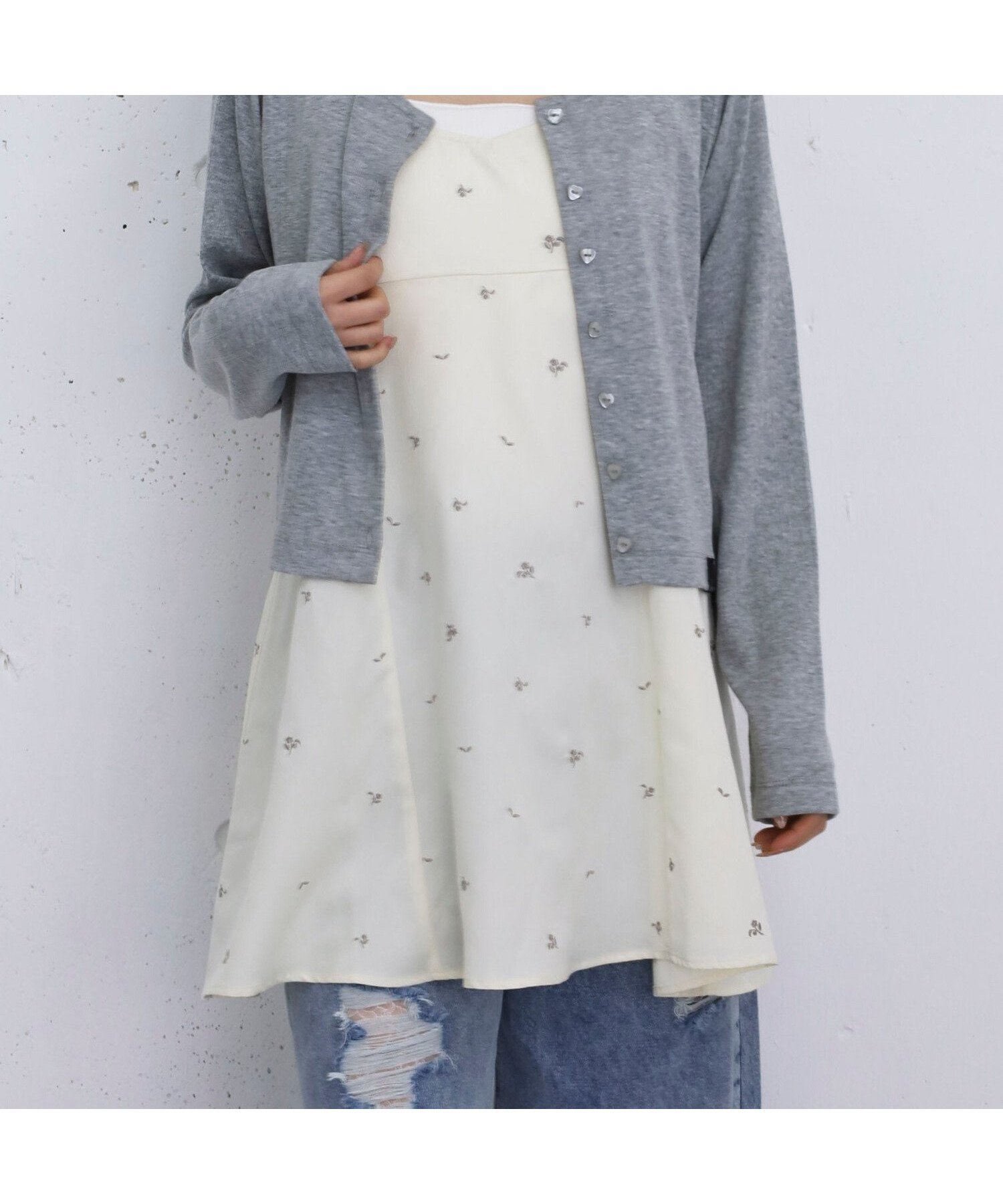 【アルシーヴ/archives】の花柄刺繍ミニキャミOP インテリア・キッズ・メンズ・レディースファッション・服の通販 founy(ファウニー) 　ファッション　Fashion　レディースファッション　Fashion for Women　トップス・カットソー　Cut & Sew Tops　キャミソール&ノースリーブ　Camisoles & Sleeveless Tops　花柄・フラワープリント・モチーフ　Floral Prints & Motifs / Flower Pattern Tops　シンプル　Simple, Minimal　チュニック　Tunic, Long Top　ベーシック　Basic, Essential　エレガント 上品　Elegant　IVORY|ID: prp329100004982487 ipo3291000000037326804