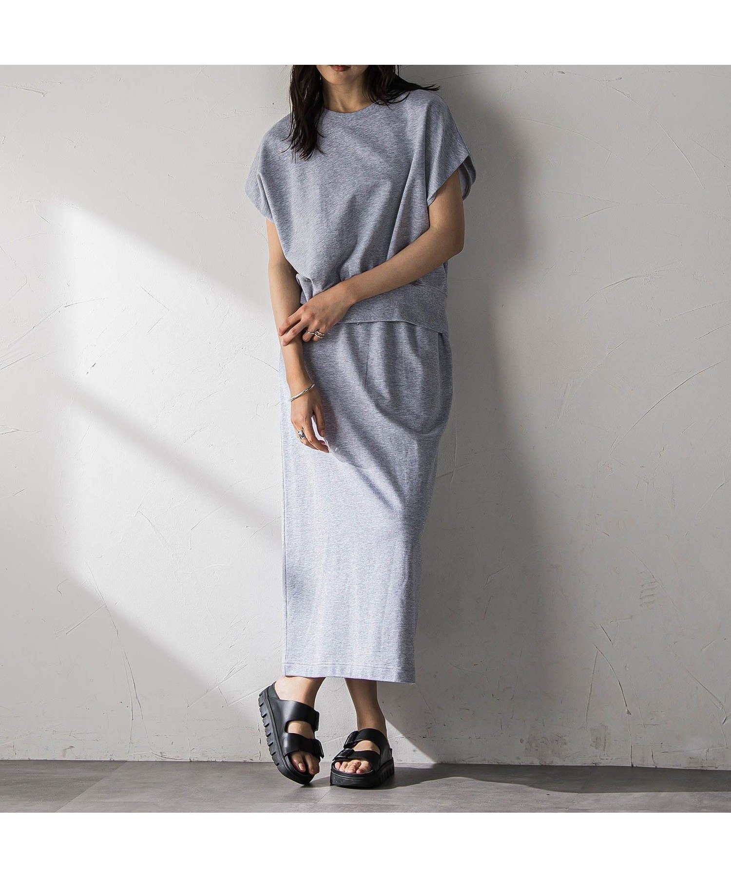 【メイソングレイ/MAYSON GREY】のカーブヘムプルオーバースカートセットアップ インテリア・キッズ・メンズ・レディースファッション・服の通販 founy(ファウニー) 　ファッション　Fashion　レディースファッション　Fashion for Women　セットアップ　Matching Sets　スカート・ミニ/ミディ/マキシ　Skirts / Mini, Midi & Maxi Skirts　春　Spring　サンダル　Sandals, Summer Shoes　スニーカー　Sneakers, Trainers　スリーブ　Sleeve, Long Sleeve / Short Sleeve　セットアップ　Set-Up, Coordinated Outfit　テレコ　Ribbed, Rib Stitch　バランス　Balance, Style Balance　パターン　Pattern, Design Print　フレンチ　French, French Style　S/S・春夏　SS, Spring/Summer, Warm Season　おすすめ　Recommended / Our Picks　夏　Summer　旅行　Travel　2026年　2026　2026春夏・S/S　Spring/Summer 2026 SS26　ライトグレー|ID: prp329100004982499 ipo3291000000037326848