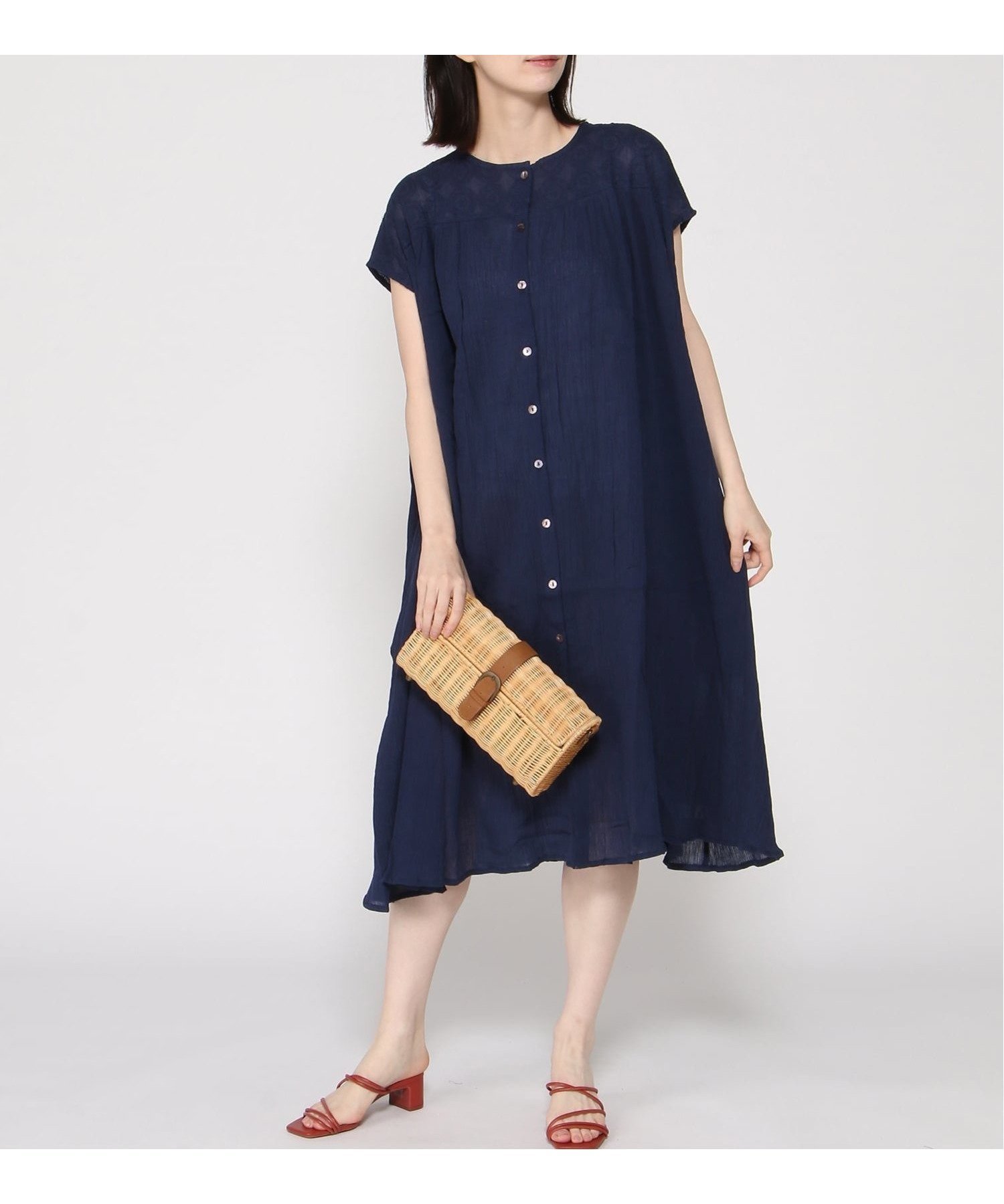 【ジーンズメイト/JEANS MATE】のC-FORT POINT/インド綿 無地 シャツワンピース インテリア・キッズ・メンズ・レディースファッション・服の通販 founy(ファウニー) 　ファッション　Fashion　レディースファッション　Fashion for Women　ワンピース　Dresses　シャツワンピース / 1枚で着映えコーデ　Shirt Dresses　インド　Indian Textile　ギャザー　Gathered, Ruffled　サンダル　Sandals, Summer Shoes　スニーカー　Sneakers, Trainers　ネップ　Nepp, Slub Yarn　無地　Plain, Solid Color　リラックス　Relax, Relaxed Fit　ネービー|ID: prp329100004982506 ipo3291000000037326872
