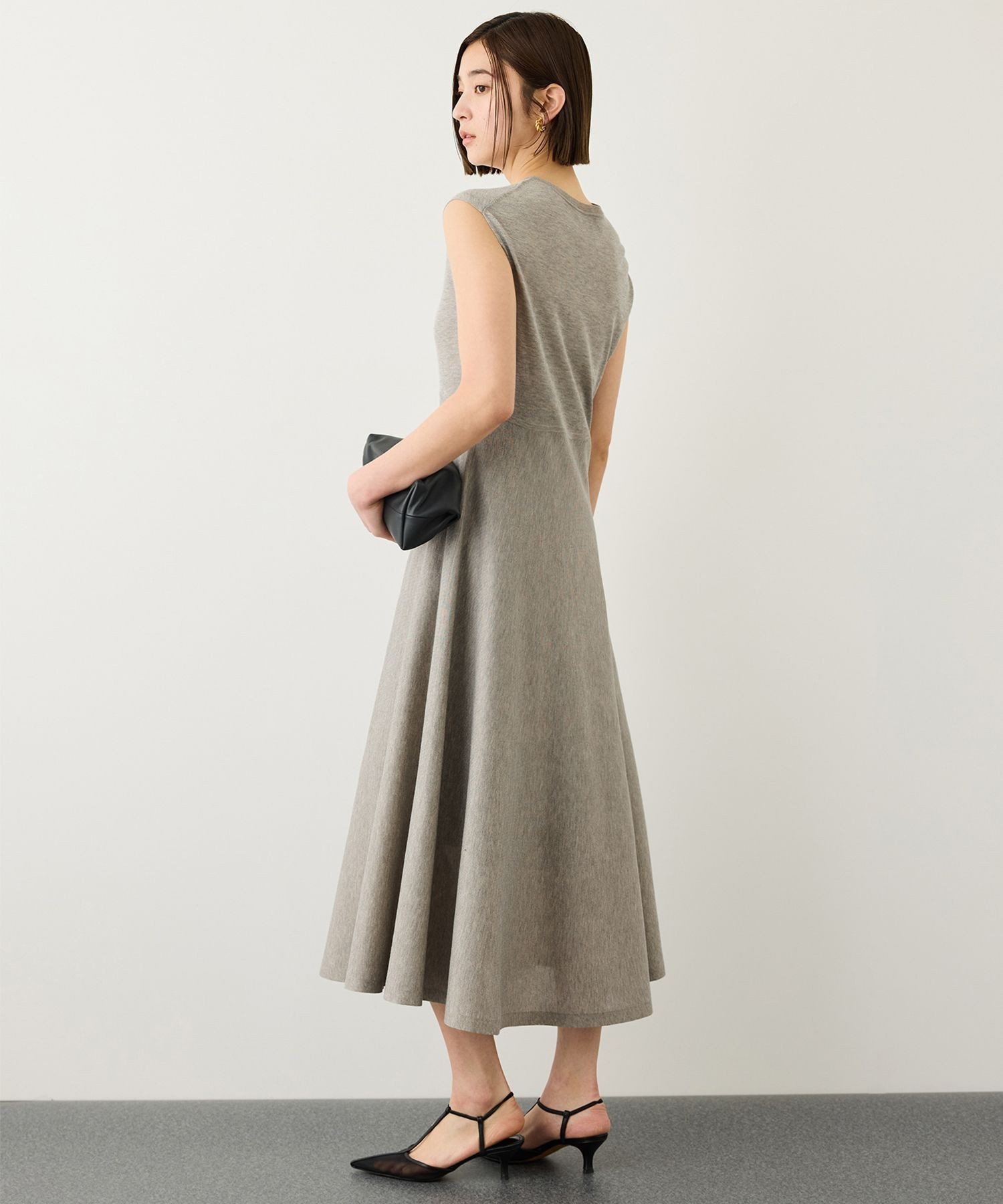 【ロペ/ROPE'】のLEVITA ニットワンピース/接触冷感・イージーケア インテリア・キッズ・メンズ・レディースファッション・服の通販 founy(ファウニー) 　ファッション　Fashion　レディースファッション　Fashion for Women　ワンピース　Dresses　ニットワンピース　Knit Dresses　アンサンブル　Ensemble Set　春　Spring　カーディガン　Cardigan, Knitwear　切替　Switching, Contrast Panel　サンダル　Sandals, Summer Shoes　シンプル　Simple, Minimal　ジャケット　Jacket, Outerwear　ドレープ　Drape, Draping Fabric　人気　Popular, Best Seller　バランス　Balance, Style Balance　ポケット　Pocket, Pocket Detail　S/S・春夏　SS, Spring/Summer, Warm Season　おすすめ　Recommended / Our Picks　夏　Summer　エレガント 上品　Elegant　ビジネス 仕事 通勤　Business / Work / Commuting　ベージュ(27)|ID: prp329100004982597 ipo3291000000037327196