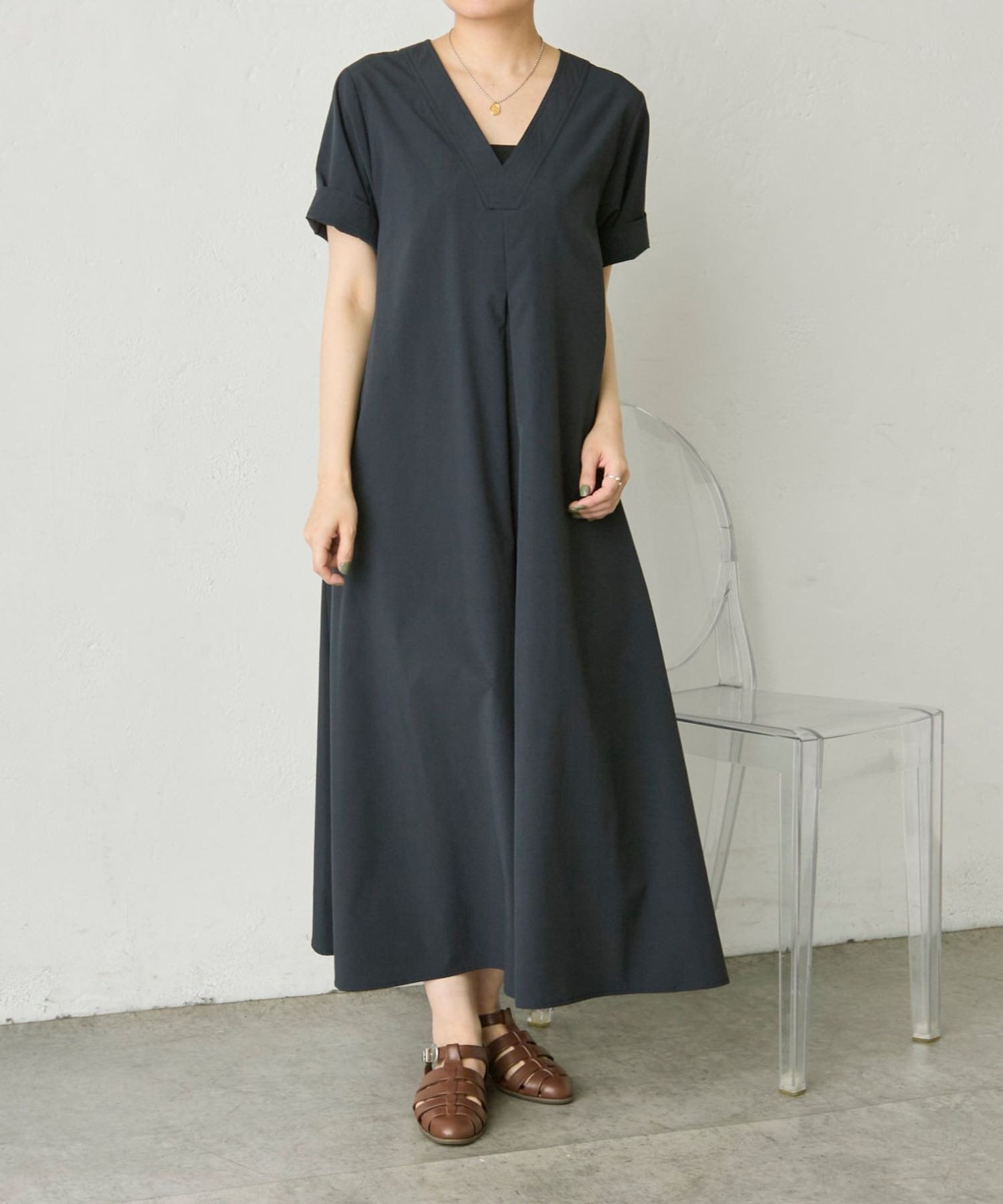【イア パピヨネ/ear PAPILLONNER】のイージーケアVネックワンピース【SUM1 STYLE】 大人の最旬トレンドファッション＆コーディネート founy(ファウニー) 　ファッション　Fashion　レディースファッション　Fashion for Women　ワンピース　Dresses　エレガント 上品　Elegant　吸水　Absorbent, Quick-Dry　サンダル　Sandals, Summer Shoes　センター　Center, Center Line　ポケット　Pocket, Pocket Detail　ラウンド　Round, Round Neck　おすすめ　Recommended / Our Picks　 other-1|ID: prp329100004982644 ipo3291000000037327354