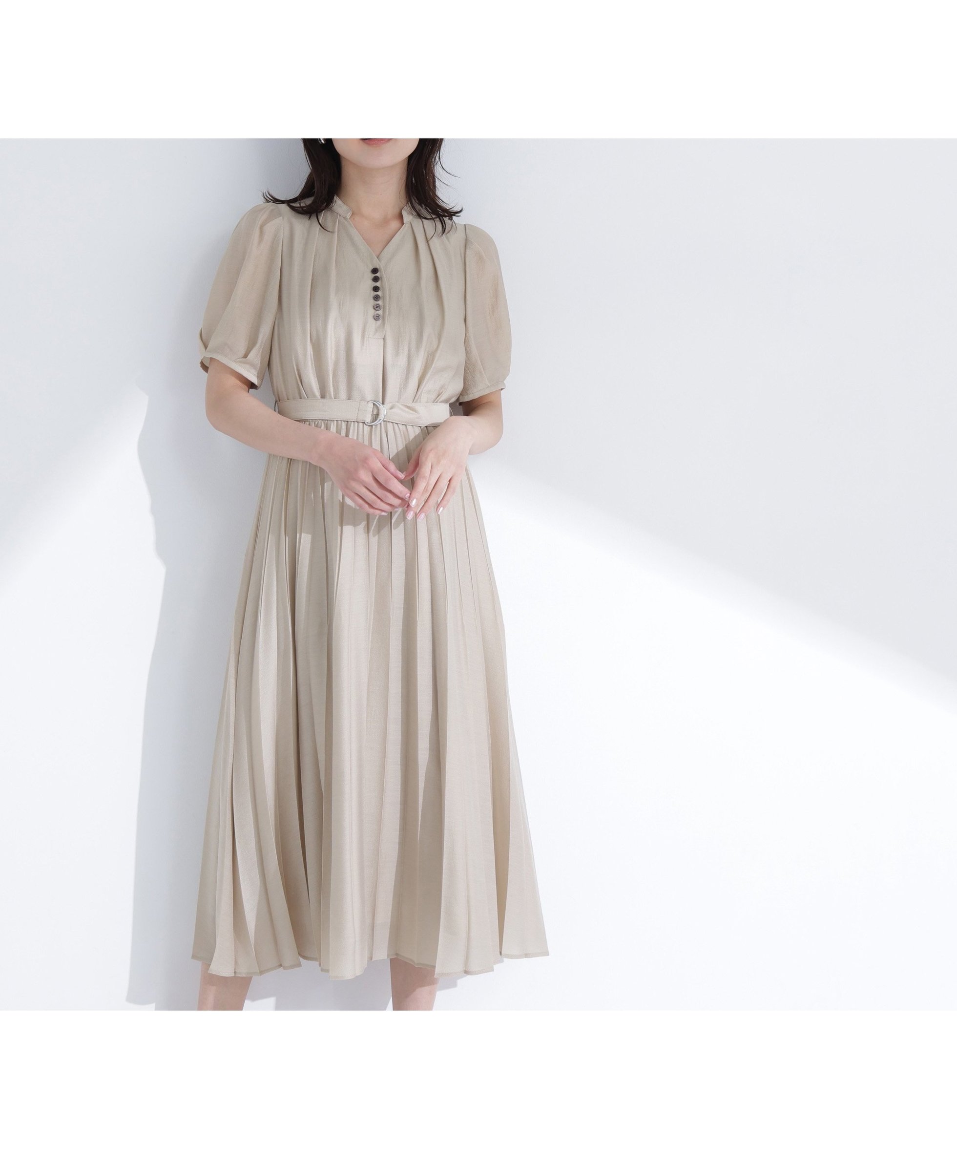 【ナチュラル ビューティー ベーシック/NATURAL BEAUTY BASIC】のフロントボタンプリーツワンピース インテリア・キッズ・メンズ・レディースファッション・服の通販 founy(ファウニー) 　ファッション　Fashion　レディースファッション　Fashion for Women　ワンピース　Dresses　シルバー　Silver, Metallic Silver　スキッパー　Skipper, Open Collar　スリーブ　Sleeve, Long Sleeve / Short Sleeve　フロント　Front, Front Design　プリーツ　Pleats, Pleated　エレガント 上品　Elegant　ベージュ|ID: prp329100004982649 ipo3291000000037327376