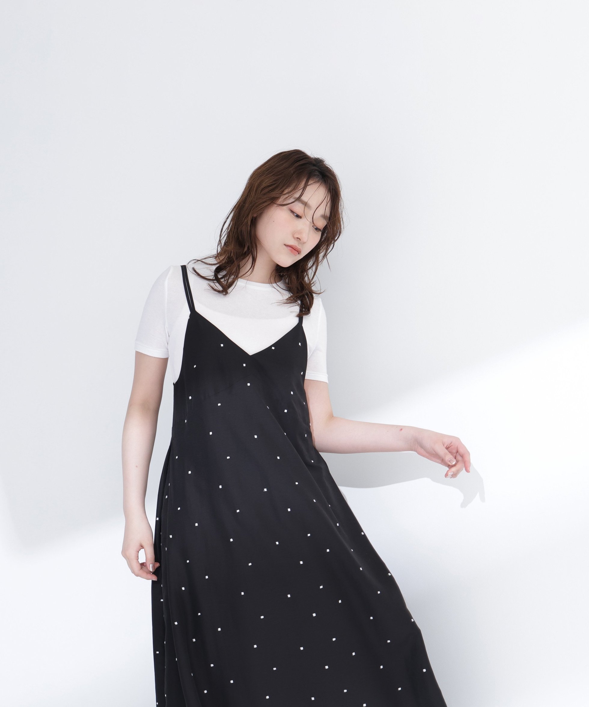 【ナチュラル ビューティー ベーシック/NATURAL BEAUTY BASIC】のスクエアドットキャミワンピース インテリア・キッズ・メンズ・レディースファッション・服の通販 founy(ファウニー) 　ファッション　Fashion　レディースファッション　Fashion for Women　ワンピース　Dresses　キャミソールワンピース　Camisole Dresses　インナー　Innerwear　カットソー　Cut and Sewn Top　キャミワンピース　Cami Dress, Slip Dress　スクエア　Square, Square Shape　ドット　Polka Dot, Dot Pattern　ポケット　Pocket, Pocket Detail　ブラック系2|ID: prp329100004982652 ipo3291000000037327386