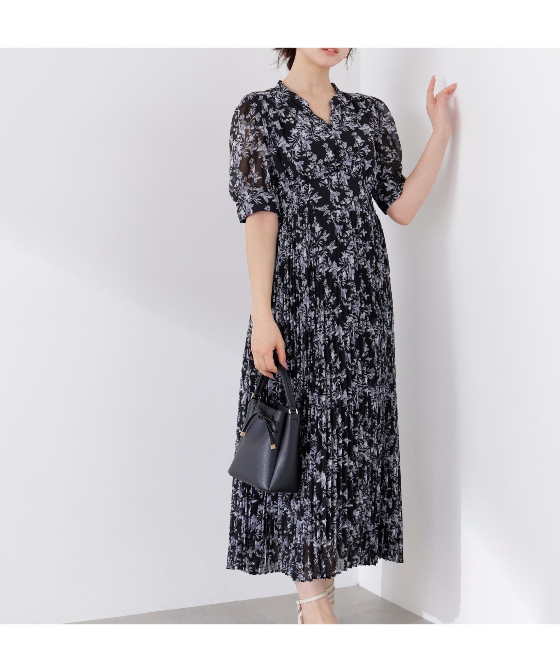 【プロポーション ボディドレッシング/PROPORTION BODY DRESSING】の花柄プリーツワンピース 26SS インテリア・キッズ・メンズ・レディースファッション・服の通販 founy(ファウニー) 　ファッション　Fashion　レディースファッション　Fashion for Women　ワンピース　Dresses　2026年　2026　2026春夏・S/S　Spring/Summer 2026 SS26　ギャザー　Gathered, Ruffled　シャーリング　Shirring, Ruched　スタイリッシュ　Stylish, Fashionable　プリーツ　Pleats, Pleated　ブラック|ID: prp329100004982877 ipo3291000000037328807