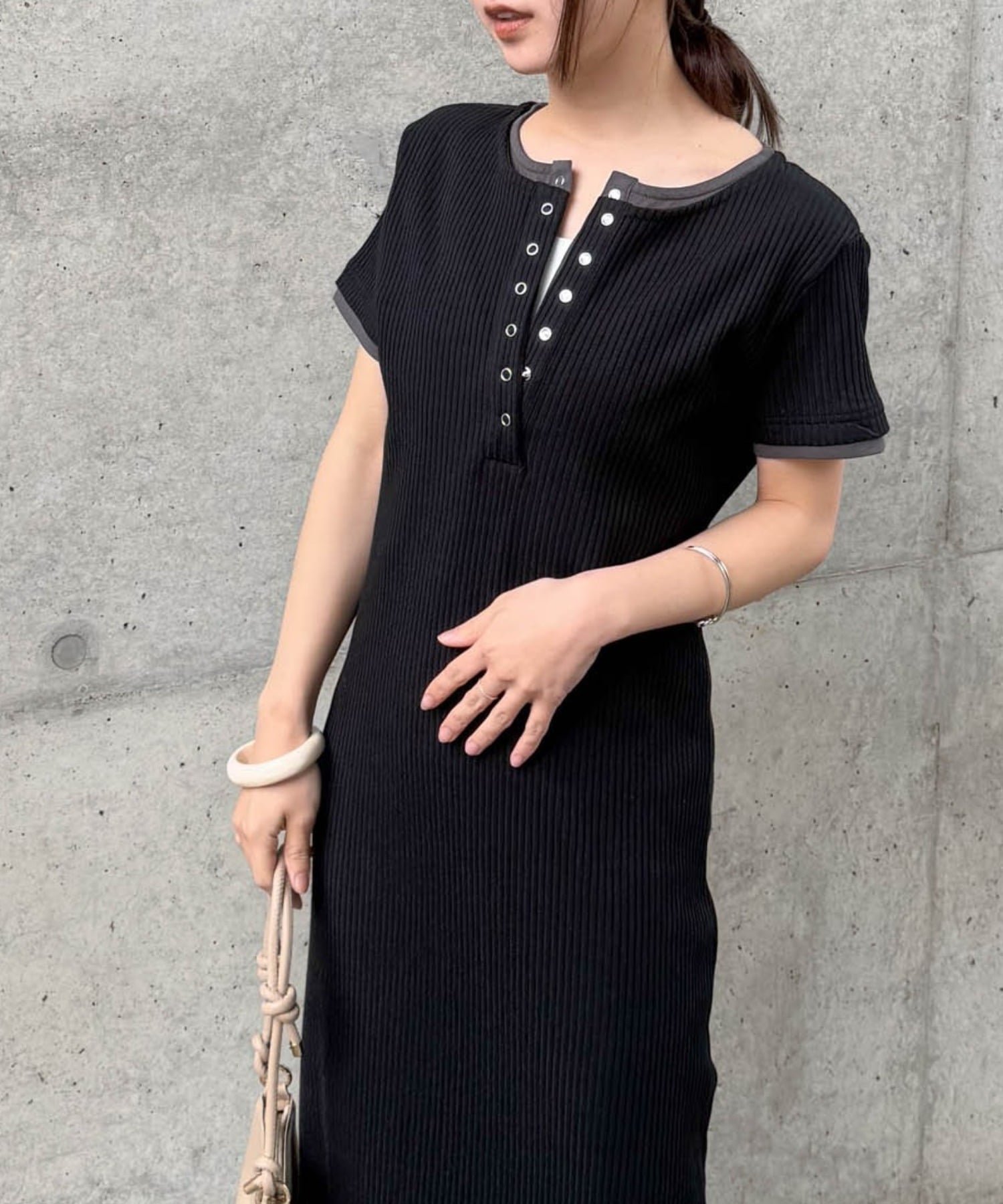 【ラナン/Ranan】のRANAN/レイヤードヘンリーネックリブワンピース インテリア・キッズ・メンズ・レディースファッション・服の通販 founy(ファウニー) 　ファッション　Fashion　レディースファッション　Fashion for Women　ワンピース　Dresses　スニーカー　Sneakers, Trainers　スリット　Slit, Slit Detail　フィット　Fit, Slim Fit　ポケット　Pocket, Pocket Detail　リラックス　Relax, Relaxed Fit　ロング　Long, Long-Length　楽ちん　Easy Fit, Comfortable　ワンポイント　One Point, Statement Accent　おすすめ　Recommended / Our Picks　夏　Summer　BLK|ID: prp329100004982882 ipo3291000000037328826