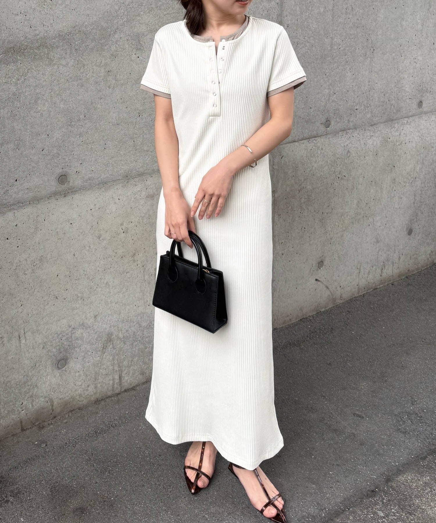 【ラナン/Ranan】のRANAN/レイヤードヘンリーネックリブワンピース インテリア・キッズ・メンズ・レディースファッション・服の通販 founy(ファウニー) 　ファッション　Fashion　レディースファッション　Fashion for Women　ワンピース　Dresses　スニーカー　Sneakers, Trainers　スリット　Slit, Slit Detail　フィット　Fit, Slim Fit　ポケット　Pocket, Pocket Detail　リラックス　Relax, Relaxed Fit　ロング　Long, Long-Length　楽ちん　Easy Fit, Comfortable　ワンポイント　One Point, Statement Accent　おすすめ　Recommended / Our Picks　夏　Summer　IV|ID: prp329100004982882 ipo3291000000037328828