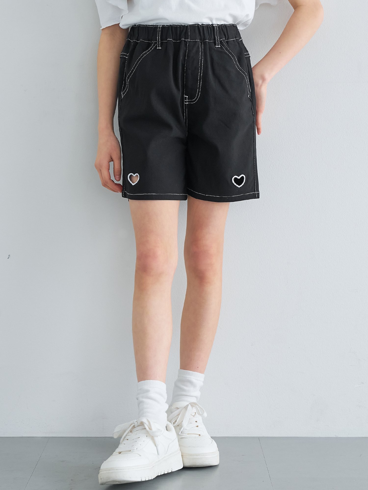 【コカ/coca / KIDS】のキッズ ハート刺繍ショートパンツ インテリア・キッズ・メンズ・レディースファッション・服の通販 founy(ファウニー) 　ファッション　Fashion　キッズファッション　Fashion for Kids　ボトムス　Bottoms　春　Spring　ガーリー　Girly, Feminine Style　ショート　Short, Short Length　シンプル　Simple, Minimal　デニム　Denim, Jeans Material　ハーフ　Half, Half-Length　ポケット　Pocket, Pocket Detail　無地　Plain, Solid Color　ワンポイント　One Point, Statement Accent　S/S・春夏　SS, Spring/Summer, Warm Season　夏　Summer　Black|ID: prp329100004982992 ipo3291000000037329508