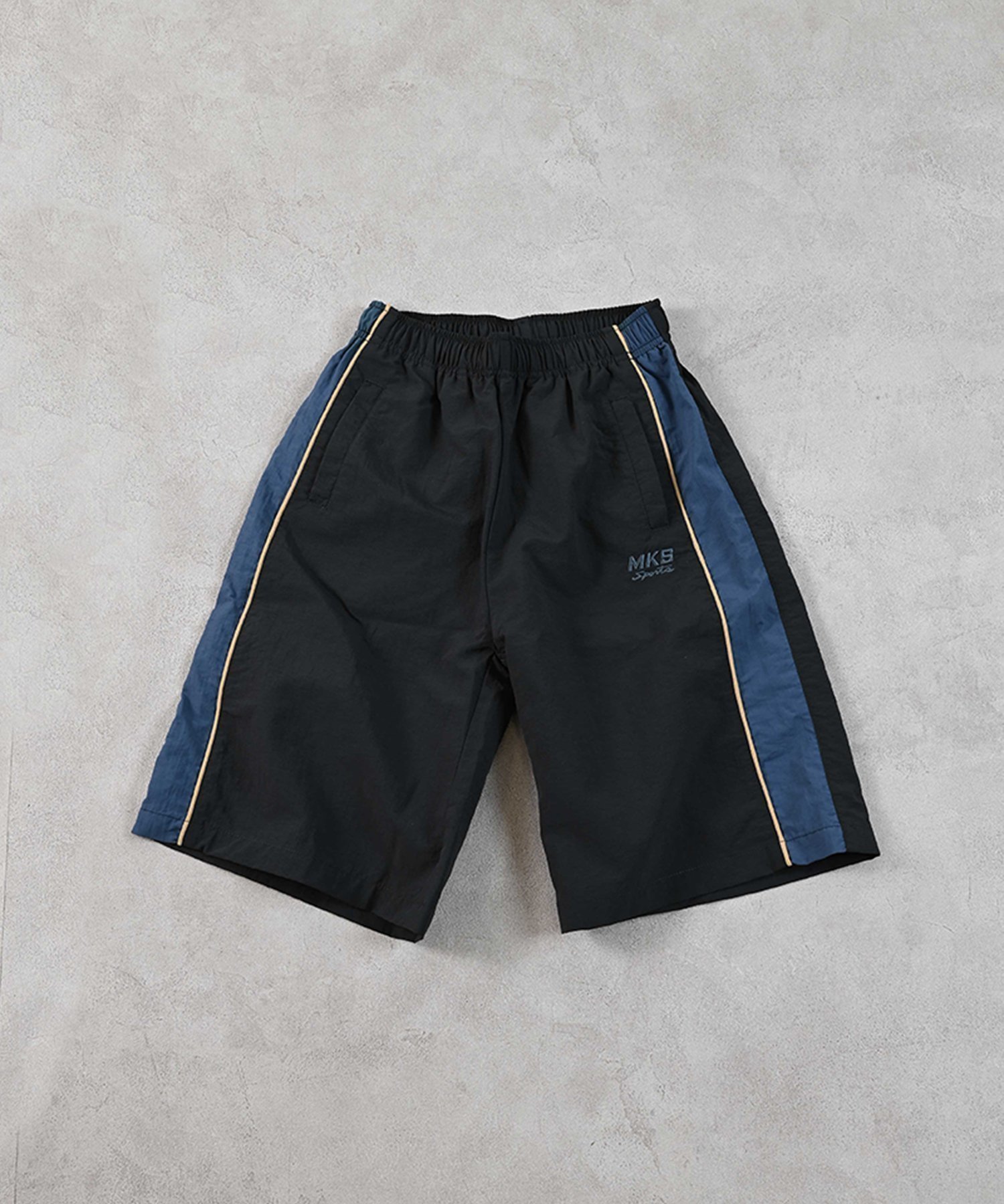 【その他のブランド/Other】のビッグシルエットナイロンショーツ インテリア・キッズ・メンズ・レディースファッション・服の通販 founy(ファウニー) 　ファッション　Fashion　キッズファッション　Fashion for Kids　ガーリー　Girly, Feminine Style　ショート　Short, Short Length　セットアップ　Set-Up, Coordinated Outfit　チュール　Tulip, Tulip Motif　トレンド　Trend, Trending Now　フィット　Fit, Slim Fit　フリル　Frill, Ruffle　ベーシック　Basic, Essential　ポケット　Pocket, Pocket Detail　ブラック|ID: prp329100004983012 ipo3291000000037329664