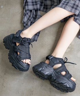 【レピピアルマリオ/repipi armario / KIDS】の厚底スピンドルサンダル 大人の最旬トレンドファッション＆コーディネート founy(ファウニー) ファッション Fashion キッズファッション Fashion for Kids サンダル Sandals, Summer Shoes スピンドル Spindle, Drawcord ソックス Socks, Hosiery フィット Fit, Slim Fit 厚底 Platform Shoes 定番 Standard, Basic Item 旅行 Travel |ID:prp329100004983026