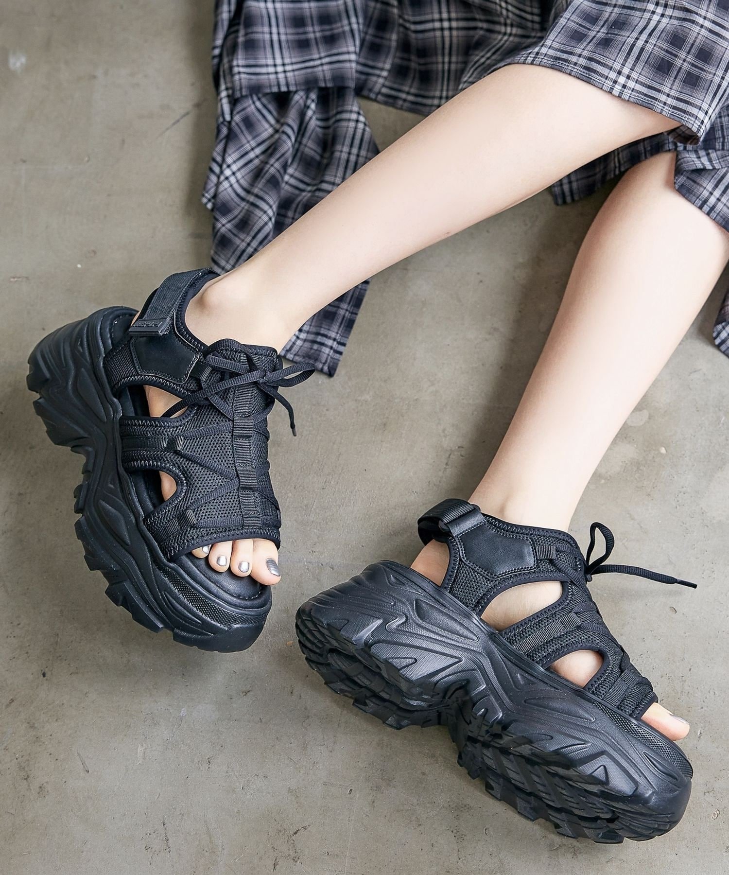 【レピピアルマリオ/repipi armario / KIDS】の厚底スピンドルサンダル インテリア・キッズ・メンズ・レディースファッション・服の通販 founy(ファウニー) 　ファッション　Fashion　キッズファッション　Fashion for Kids　サンダル　Sandals, Summer Shoes　スピンドル　Spindle, Drawcord　ソックス　Socks, Hosiery　フィット　Fit, Slim Fit　厚底　Platform Shoes　定番　Standard, Basic Item　旅行　Travel　ブラック09|ID: prp329100004983026 ipo3291000000037329775