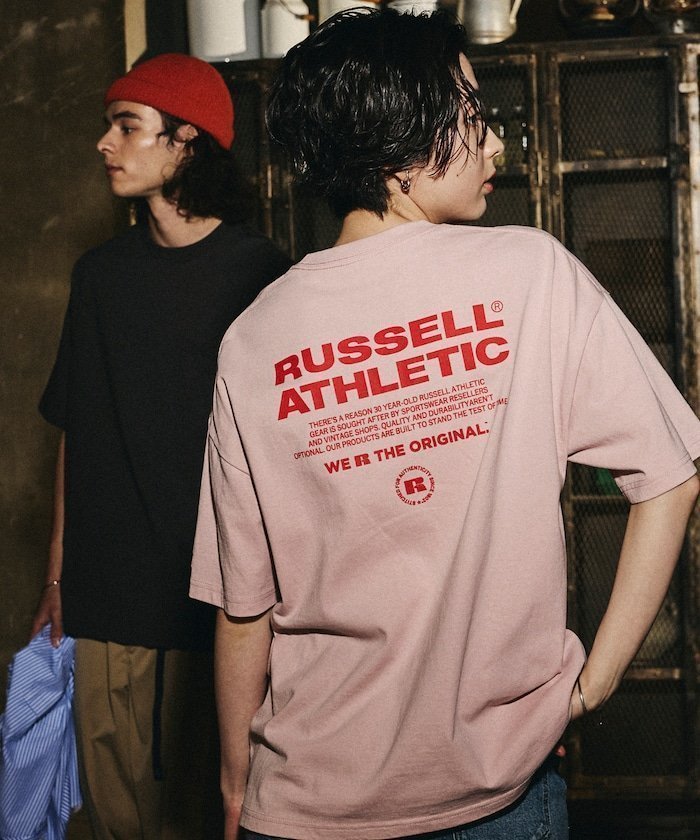 【フリークスストア/FREAK'S STORE】の限定展開 RUSSEL ATHLETIC×FREAK S STORE 別注 ビッグシルエット ロゴバックプリント ポケットTシャツ インテリア・キッズ・メンズ・レディースファッション・服の通販 founy(ファウニー) 　ファッション　Fashion　レディースファッション　Fashion for Women　トップス・カットソー　Cut & Sew Tops　シャツ・ブラウス・オフィスカジュアル　Elegant Blouses & Button-Ups　ロングTシャツ・Tシャツ　Longline T-Shirts & Tees　バッグ　Bags　ヴィンテージ　Vintage Style　カーゴパンツ　Cargo Pants, Utility Pants　ショーツ　Shorts, Short Pants　デニム　Denim, Jeans Material　トレンド　Trend, Trending Now　人気　Popular, Best Seller　ビッグ　Big, Oversized　フロント　Front, Front Design　プリント　Print, Printed Pattern　ボトム　Bottoms, Lower Wear　ポケット　Pocket, Pocket Detail　別注　Limited Edition, Custom Order　リラックス　Relax, Relaxed Fit　ワイド　Wide, Wide Fit　ワンポイント　One Point, Statement Accent　S/S・春夏　SS, Spring/Summer, Warm Season　おすすめ　Recommended / Our Picks　夏　Summer　2026年　2026　2026春夏・S/S　Spring/Summer 2026 SS26　ピンク|ID: prp329100004983071 ipo3291000000037330072