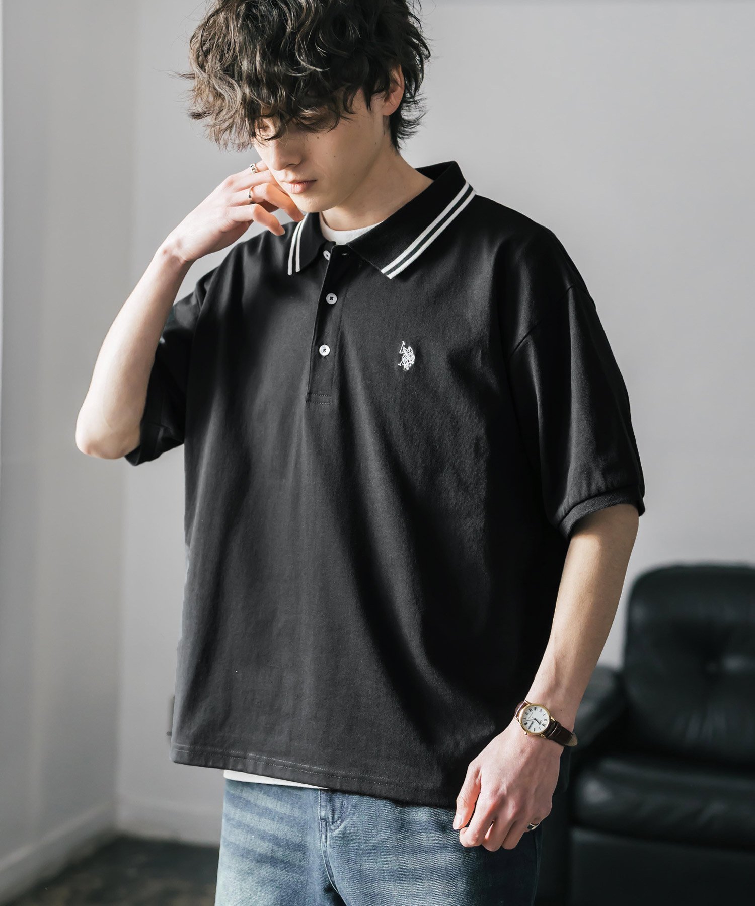 【ロッキーモンロー/Rocky Monroe】のU.S. POLO ASSN. 別注コラボワンポイントロゴ刺繍天竺半袖ポロ インテリア・キッズ・メンズ・レディースファッション・服の通販 founy(ファウニー) 　ファッション　Fashion　レディースファッション　Fashion for Women　トップス・カットソー　Cut & Sew Tops　コラボ　Collaboration, Collab　シンプル　Simple, Minimal　スポーツ　Sports, Activewear　スリット　Slit, Slit Detail　バランス　Balance, Style Balance　ポロシャツ　Polo Shirt, Collared Tee　別注　Limited Edition, Custom Order　半袖　Short Sleeve, Half Sleeve　メンズ　Men's, Menswear　リラックス　Relax, Relaxed Fit　ワイド　Wide, Wide Fit　再入荷　Restock / Back in Stock　おすすめ　Recommended / Our Picks　2026年　2026　2026春夏・S/S　Spring/Summer 2026 SS26　ブラック×ホワイト|ID: prp329100004983096 ipo3291000000037330205