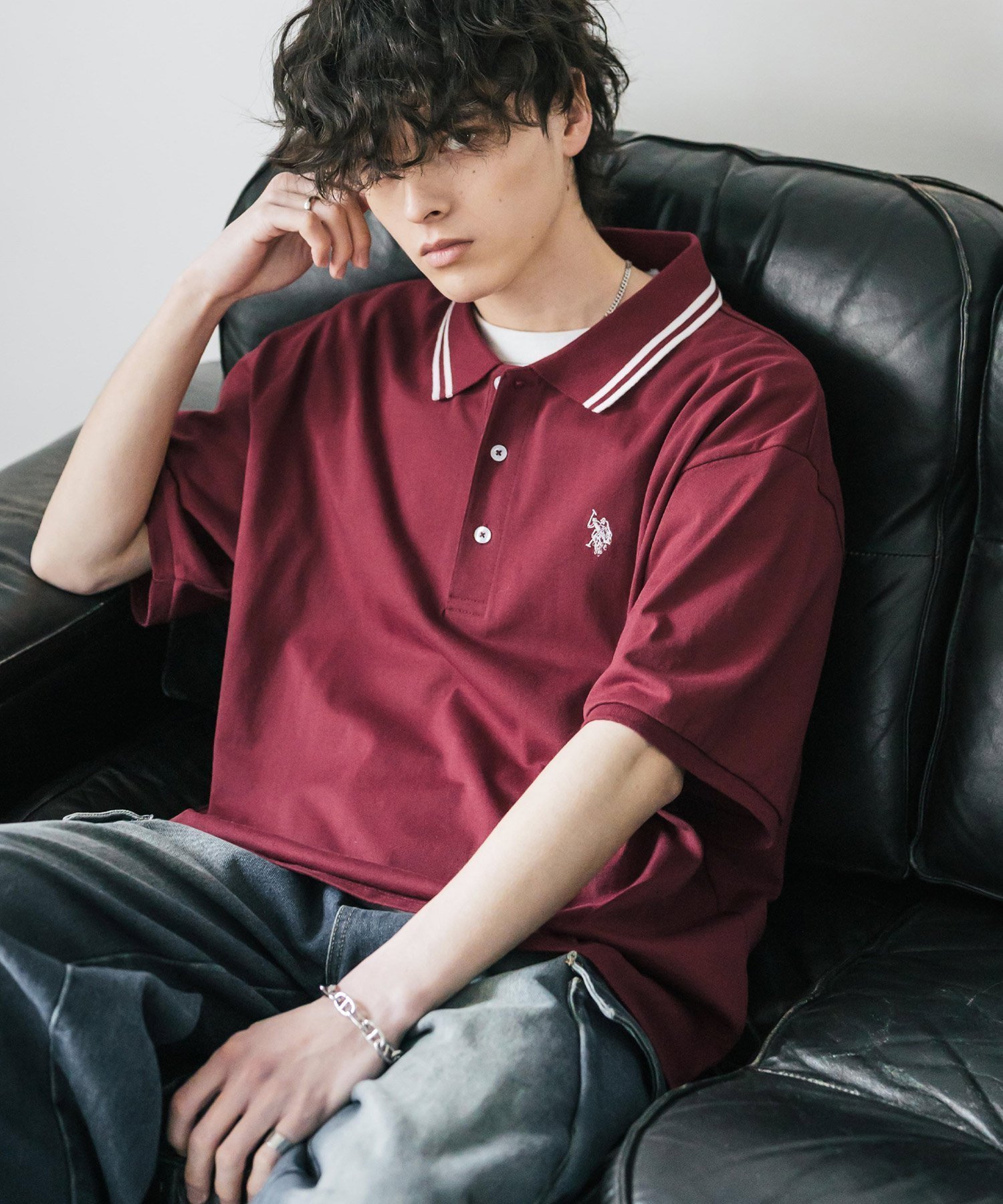 【ロッキーモンロー/Rocky Monroe】のU.S. POLO ASSN. 別注コラボワンポイントロゴ刺繍天竺半袖ポロ インテリア・キッズ・メンズ・レディースファッション・服の通販 founy(ファウニー) 　ファッション　Fashion　レディースファッション　Fashion for Women　トップス・カットソー　Cut & Sew Tops　コラボ　Collaboration, Collab　シンプル　Simple, Minimal　スポーツ　Sports, Activewear　スリット　Slit, Slit Detail　バランス　Balance, Style Balance　ポロシャツ　Polo Shirt, Collared Tee　別注　Limited Edition, Custom Order　半袖　Short Sleeve, Half Sleeve　メンズ　Men's, Menswear　リラックス　Relax, Relaxed Fit　ワイド　Wide, Wide Fit　再入荷　Restock / Back in Stock　おすすめ　Recommended / Our Picks　2026年　2026　2026春夏・S/S　Spring/Summer 2026 SS26　ワイン(ライン)|ID: prp329100004983096 ipo3291000000037330214