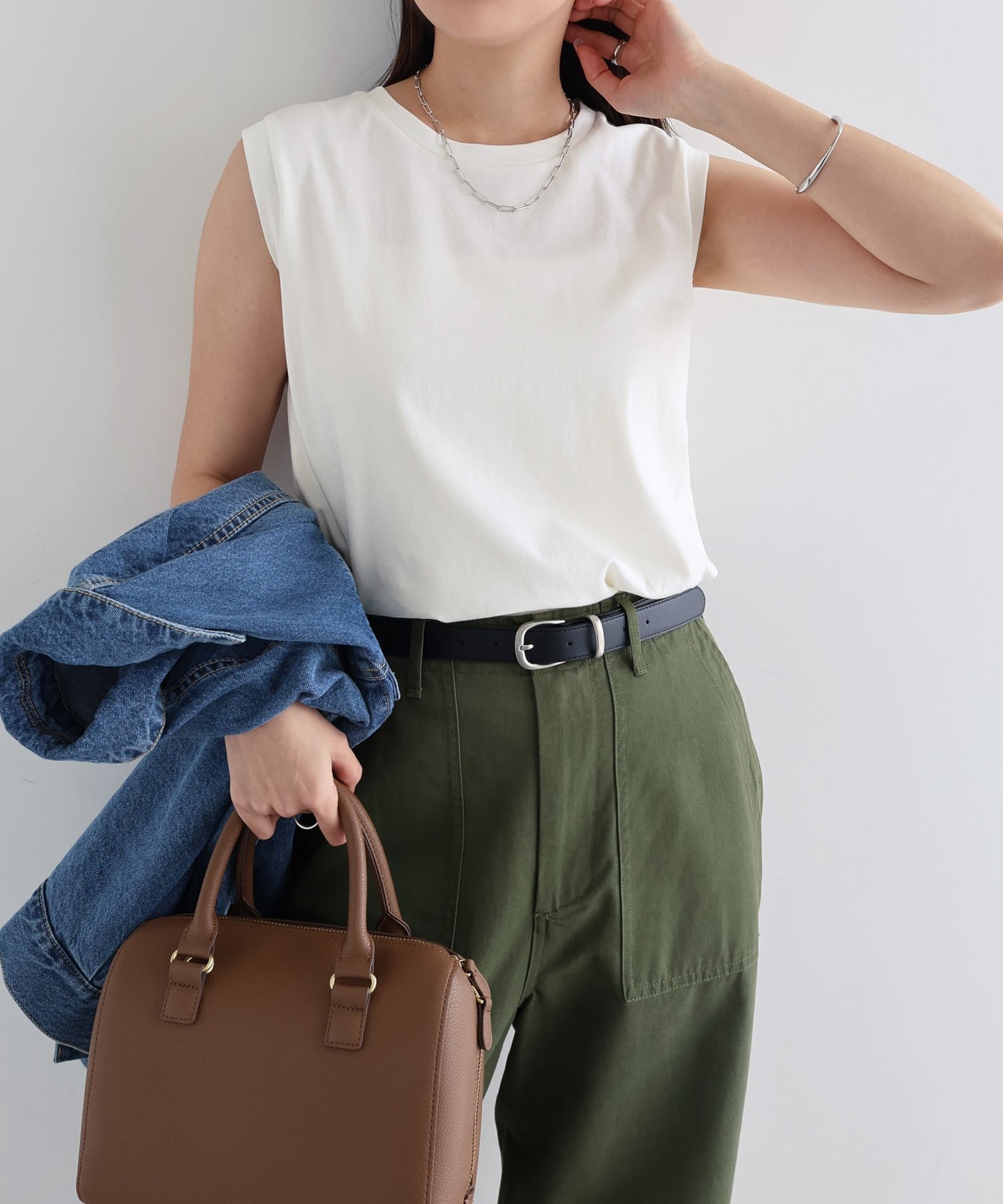 【アンドミー/andme】のコットン 天竺 ノースリーブ トップス Tシャツ 大人の最旬トレンドファッション＆コーディネート founy(ファウニー) 　ファッション　Fashion　レディースファッション　Fashion for Women　トップス・カットソー　Cut & Sew Tops　キャミソール&ノースリーブ　Camisoles & Sleeveless Tops　シャツ・ブラウス・オフィスカジュアル　Elegant Blouses & Button-Ups　ロングTシャツ・Tシャツ　Longline T-Shirts & Tees　コンパクト　Compact, Small Size　サロペ　Salopette, Salopette Dress　ジャケット　Jacket, Outerwear　ノースリーブ　Sleeveless, No-Sleeve　ベーシック　Basic, Essential　 other-1|ID: prp329100004983209 ipo3291000000037330807