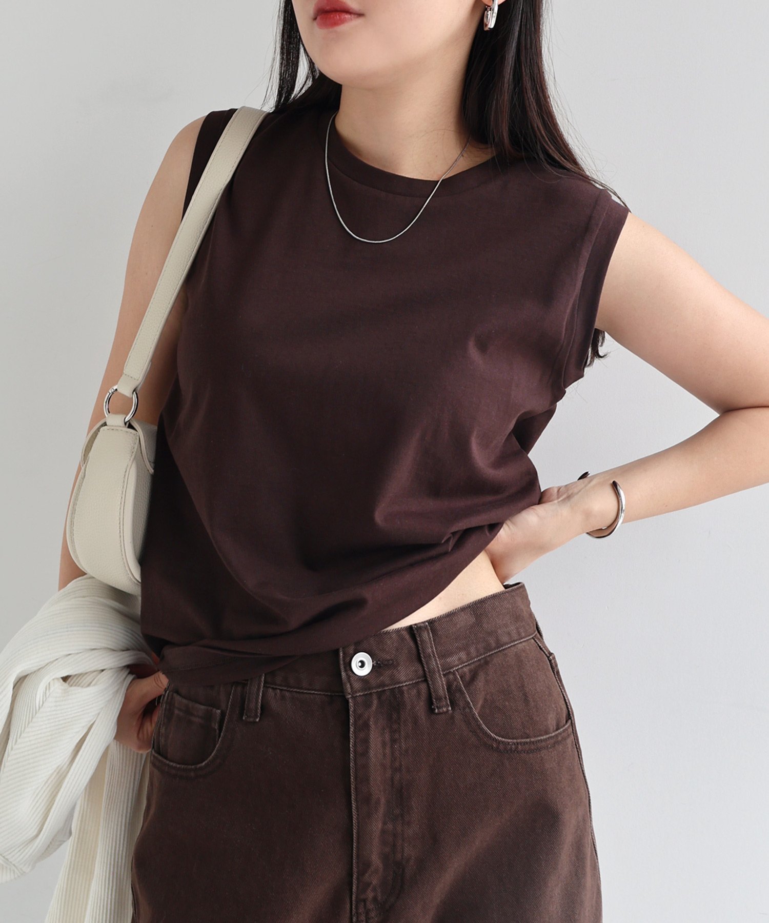 【アンドミー/andme】のコットン 天竺 ノースリーブ トップス Tシャツ インテリア・キッズ・メンズ・レディースファッション・服の通販 founy(ファウニー) 　ファッション　Fashion　レディースファッション　Fashion for Women　トップス・カットソー　Cut & Sew Tops　キャミソール&ノースリーブ　Camisoles & Sleeveless Tops　シャツ・ブラウス・オフィスカジュアル　Elegant Blouses & Button-Ups　ロングTシャツ・Tシャツ　Longline T-Shirts & Tees　コンパクト　Compact, Small Size　サロペ　Salopette, Salopette Dress　ジャケット　Jacket, Outerwear　ノースリーブ　Sleeveless, No-Sleeve　ベーシック　Basic, Essential　バーガンディブラウン|ID: prp329100004983209 ipo3291000000037330813