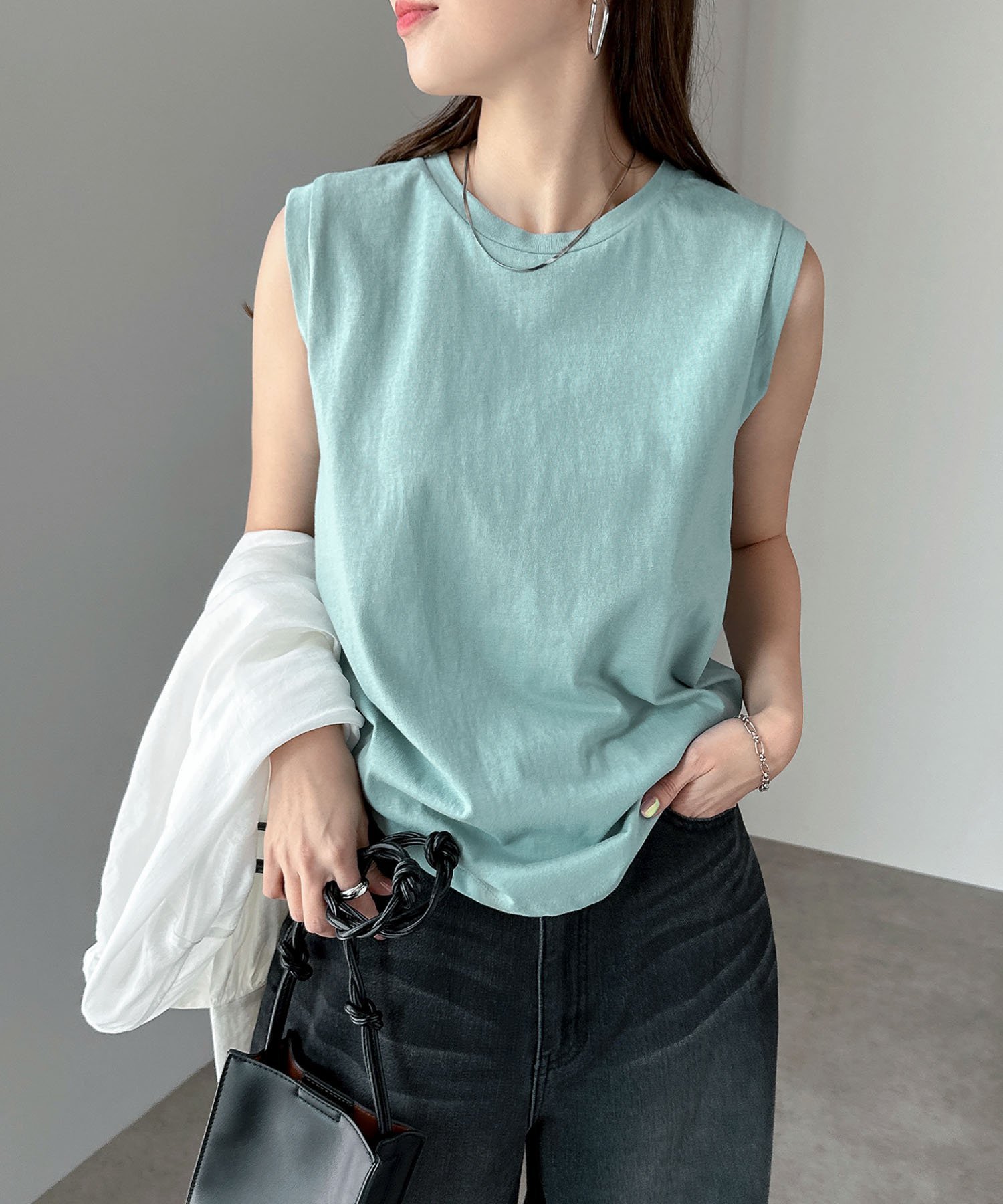 【アンドミー/andme】のコットン 天竺 ノースリーブ トップス Tシャツ インテリア・キッズ・メンズ・レディースファッション・服の通販 founy(ファウニー) 　ファッション　Fashion　レディースファッション　Fashion for Women　トップス・カットソー　Cut & Sew Tops　キャミソール&ノースリーブ　Camisoles & Sleeveless Tops　シャツ・ブラウス・オフィスカジュアル　Elegant Blouses & Button-Ups　ロングTシャツ・Tシャツ　Longline T-Shirts & Tees　コンパクト　Compact, Small Size　サロペ　Salopette, Salopette Dress　ジャケット　Jacket, Outerwear　ノースリーブ　Sleeveless, No-Sleeve　ベーシック　Basic, Essential　ライトグリーン|ID: prp329100004983209 ipo3291000000037330818