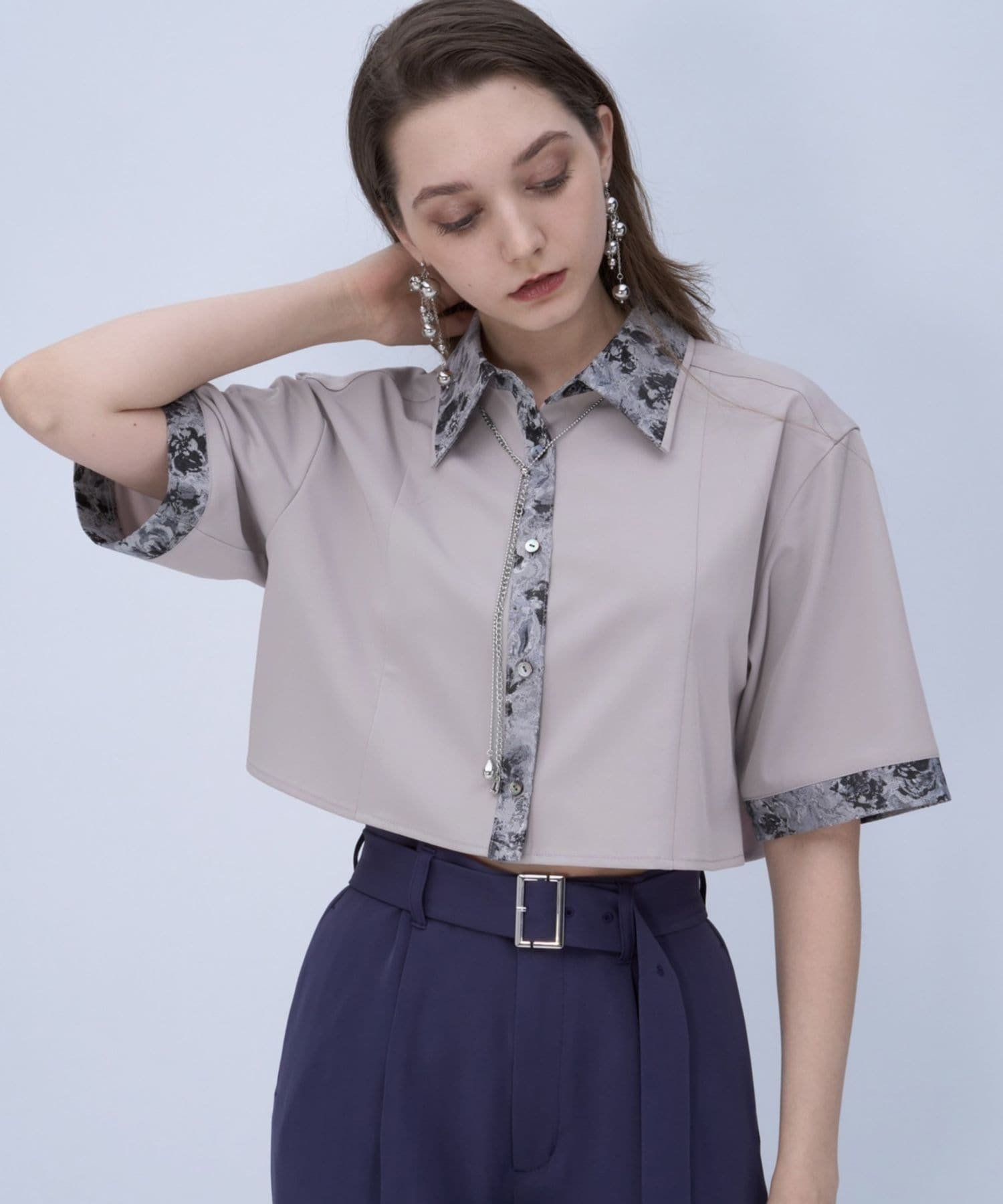 【ハレ/HARE】のラメアートジャガードショートシャツ インテリア・キッズ・メンズ・レディースファッション・服の通販 founy(ファウニー) 　ファッション　Fashion　レディースファッション　Fashion for Women　トップス・カットソー　Cut & Sew Tops　シャツ・ブラウス・オフィスカジュアル　Elegant Blouses & Button-Ups　おすすめ　Recommended / Our Picks　ウェーブ　Wavy Pattern　カフス　Cuff Design　キャップ　Cap, Baseball Cap　クール　Cool, Chic　サンダル　Sandals, Summer Shoes　ショート　Short, Short Length　ストレート　Straight, Straight Cut　スラックス　Slacks, Dress Pants　ソックス　Socks, Hosiery　トレンド　Trend, Trending Now　人気　Popular, Best Seller　定番　Standard, Basic Item　グレー12|ID: prp329100004983218 ipo3291000000037330865