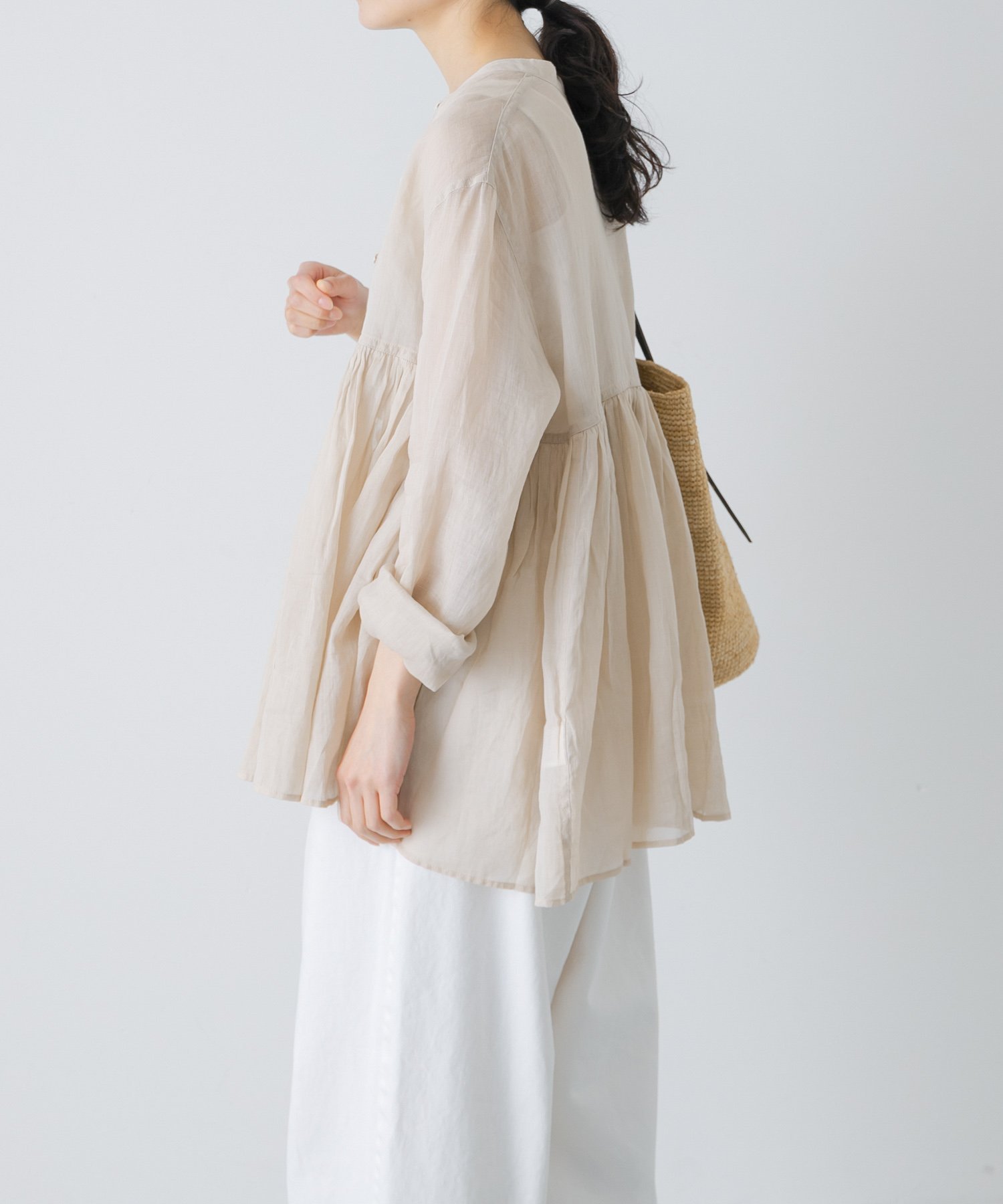 【かぐれ/kagure / URBAN RESEARCH】のラミーギャザーブラウス 大人の最旬トレンドファッション＆コーディネート founy(ファウニー) 　ファッション　Fashion　レディースファッション　Fashion for Women　トップス・カットソー　Cut & Sew Tops　シャツ・ブラウス・オフィスカジュアル　Elegant Blouses & Button-Ups　カーディガン　Cardigan, Knitwear　ギャザー　Gathered, Ruffled　コンパクト　Compact, Small Size　切替　Switching, Contrast Panel　サロペット　Overalls, Salopette　シアー　Sheer, See-Through　スタンド　Stand Collar, Upright Stand　長袖　Long Sleeve, Full Sleeve　S/S・春夏　SS, Spring/Summer, Warm Season　おすすめ　Recommended / Our Picks　夏　Summer　エレガント 上品　Elegant　2026年　2026　2026春夏・S/S　Spring/Summer 2026 SS26　 other-1|ID: prp329100004983222 ipo3291000000037330879