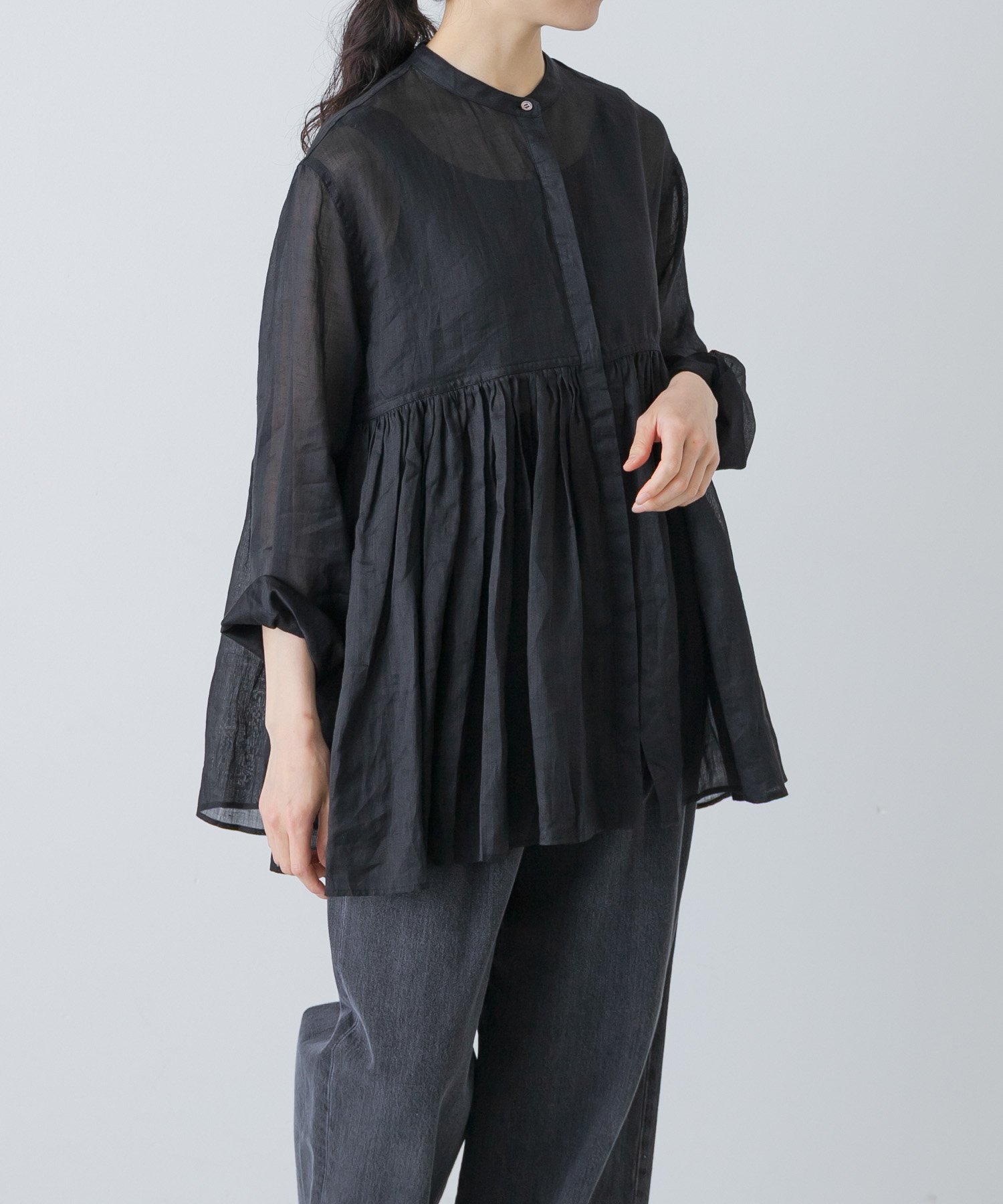 【かぐれ/kagure / URBAN RESEARCH】のラミーギャザーブラウス インテリア・キッズ・メンズ・レディースファッション・服の通販 founy(ファウニー) 　ファッション　Fashion　レディースファッション　Fashion for Women　トップス・カットソー　Cut & Sew Tops　シャツ・ブラウス・オフィスカジュアル　Elegant Blouses & Button-Ups　カーディガン　Cardigan, Knitwear　ギャザー　Gathered, Ruffled　コンパクト　Compact, Small Size　切替　Switching, Contrast Panel　サロペット　Overalls, Salopette　シアー　Sheer, See-Through　スタンド　Stand Collar, Upright Stand　長袖　Long Sleeve, Full Sleeve　S/S・春夏　SS, Spring/Summer, Warm Season　おすすめ　Recommended / Our Picks　夏　Summer　エレガント 上品　Elegant　2026年　2026　2026春夏・S/S　Spring/Summer 2026 SS26　ブラック|ID: prp329100004983222 ipo3291000000037330881